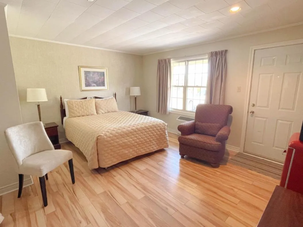 Bed in Silverwood Motel