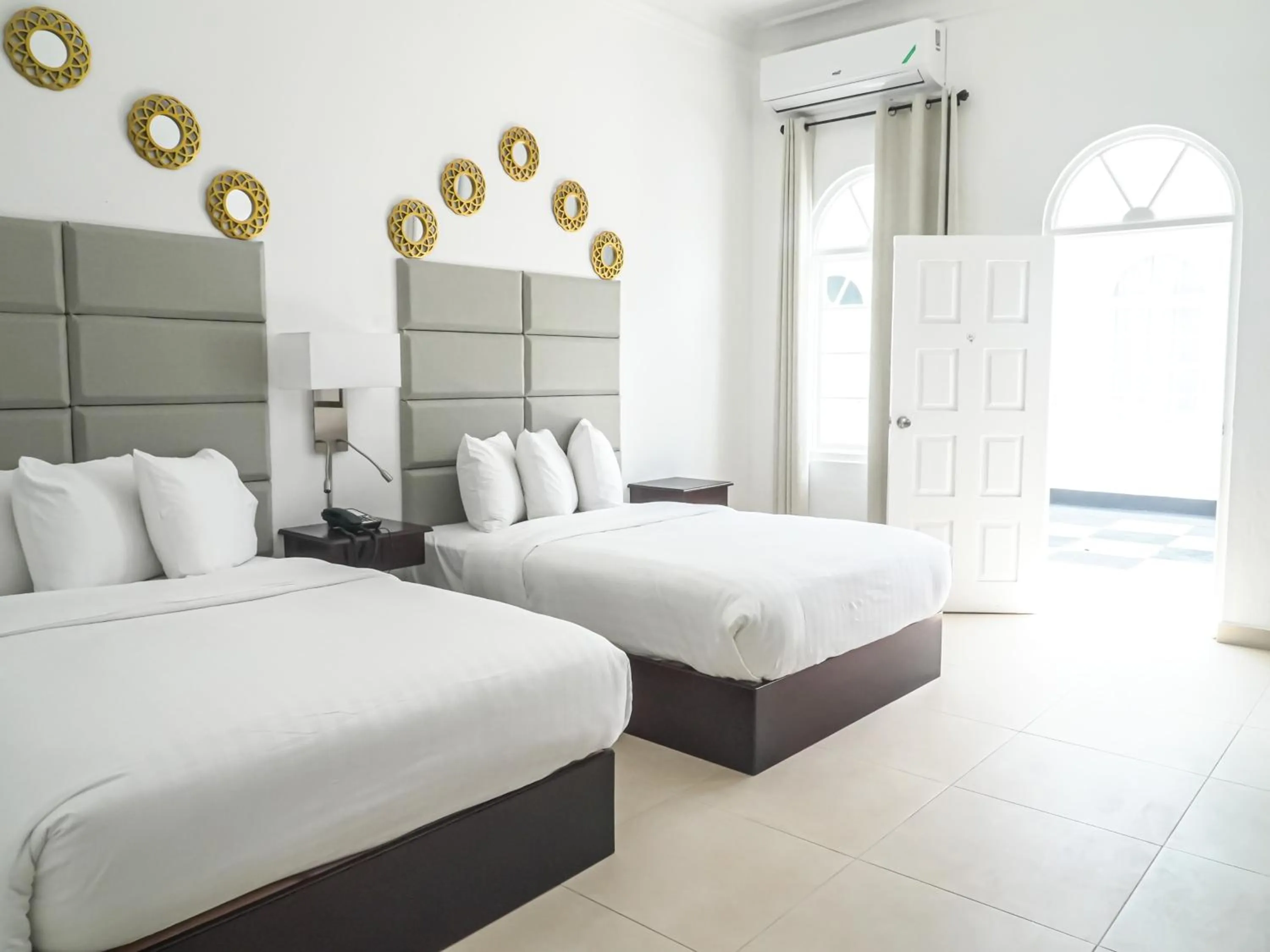 Bedroom, Bed in Jamaica Palace Hotel