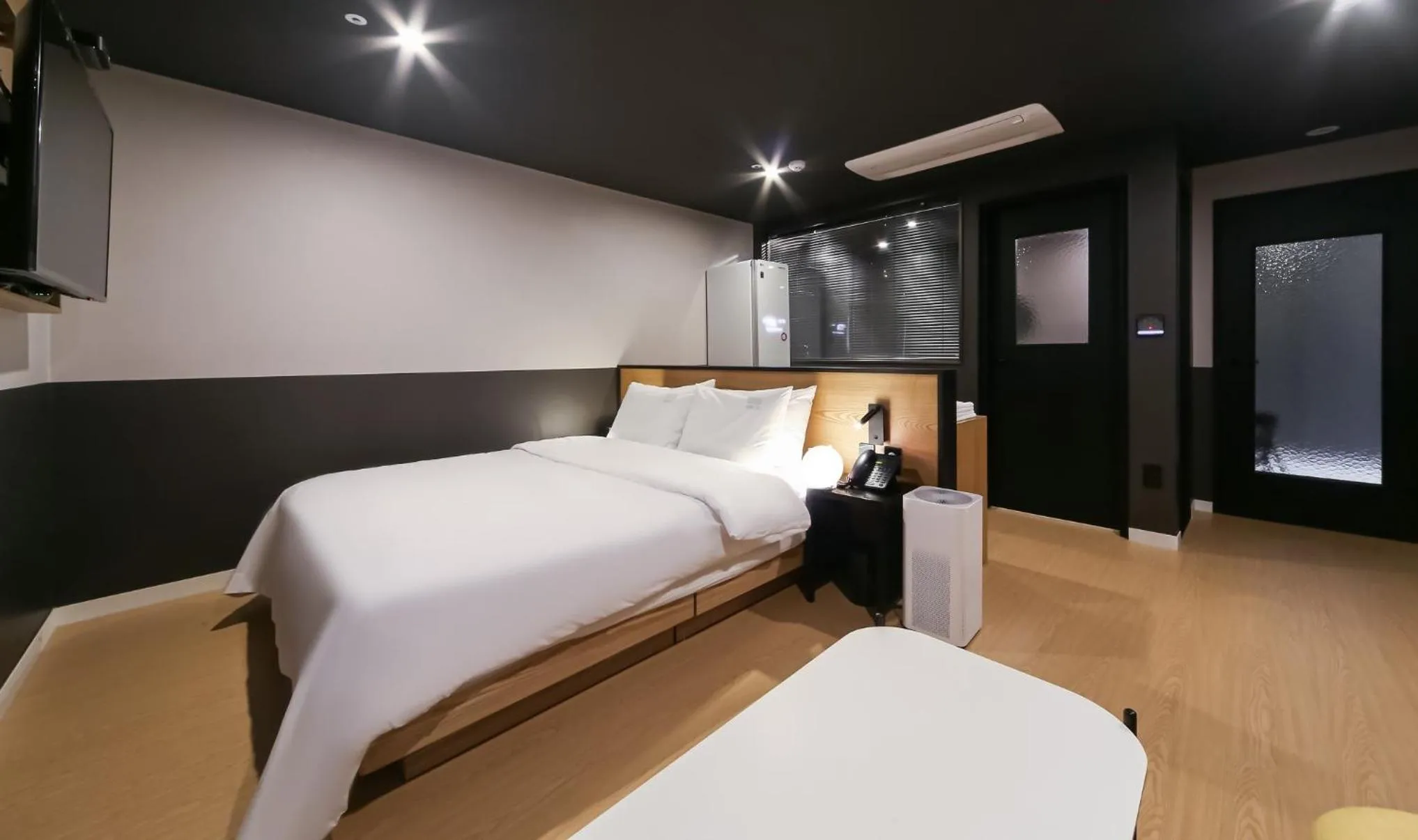 Property building, Bed in Hotel OU
