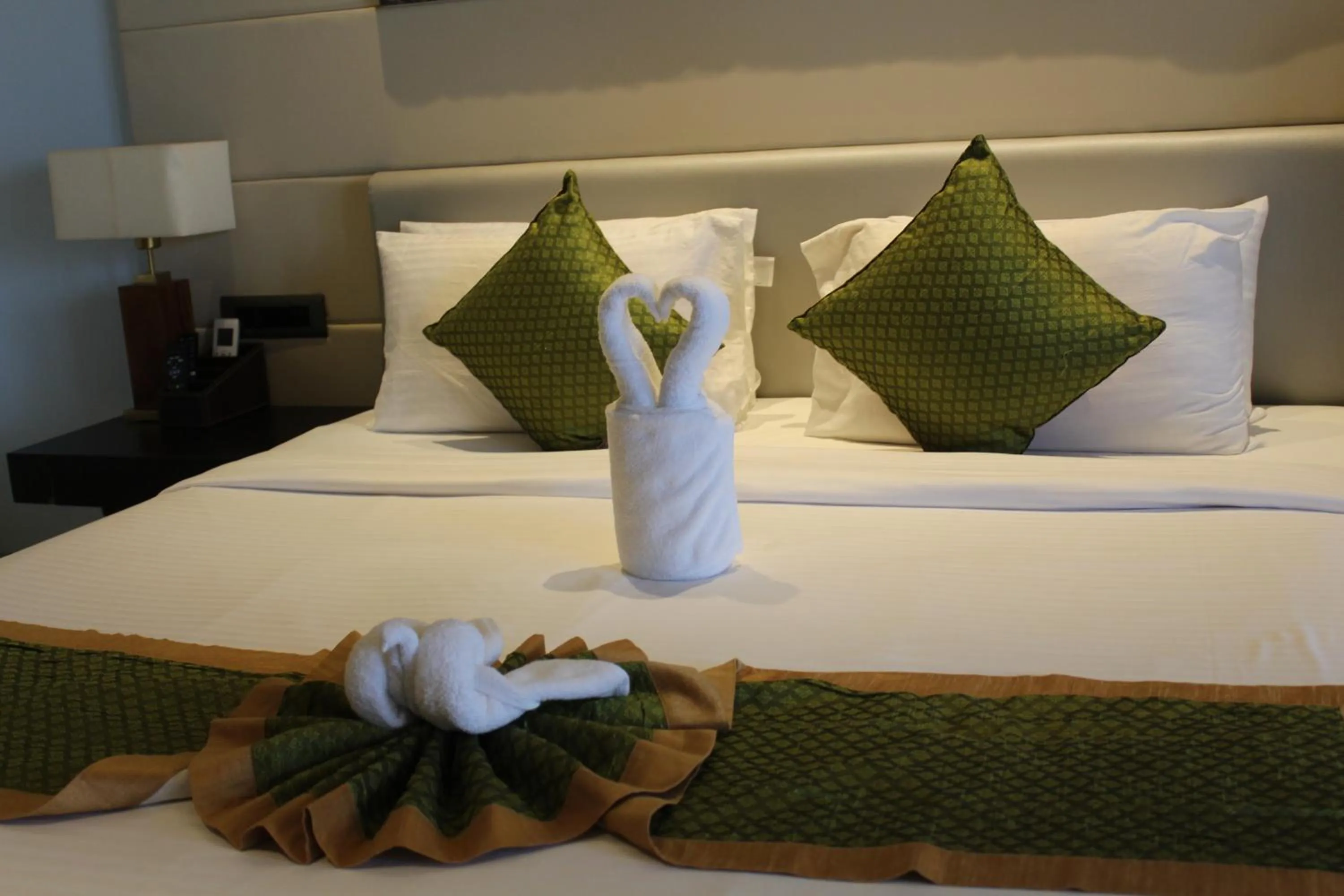 Bedroom, Bed in Regenta Place Green Leaf Mahabaleshwar