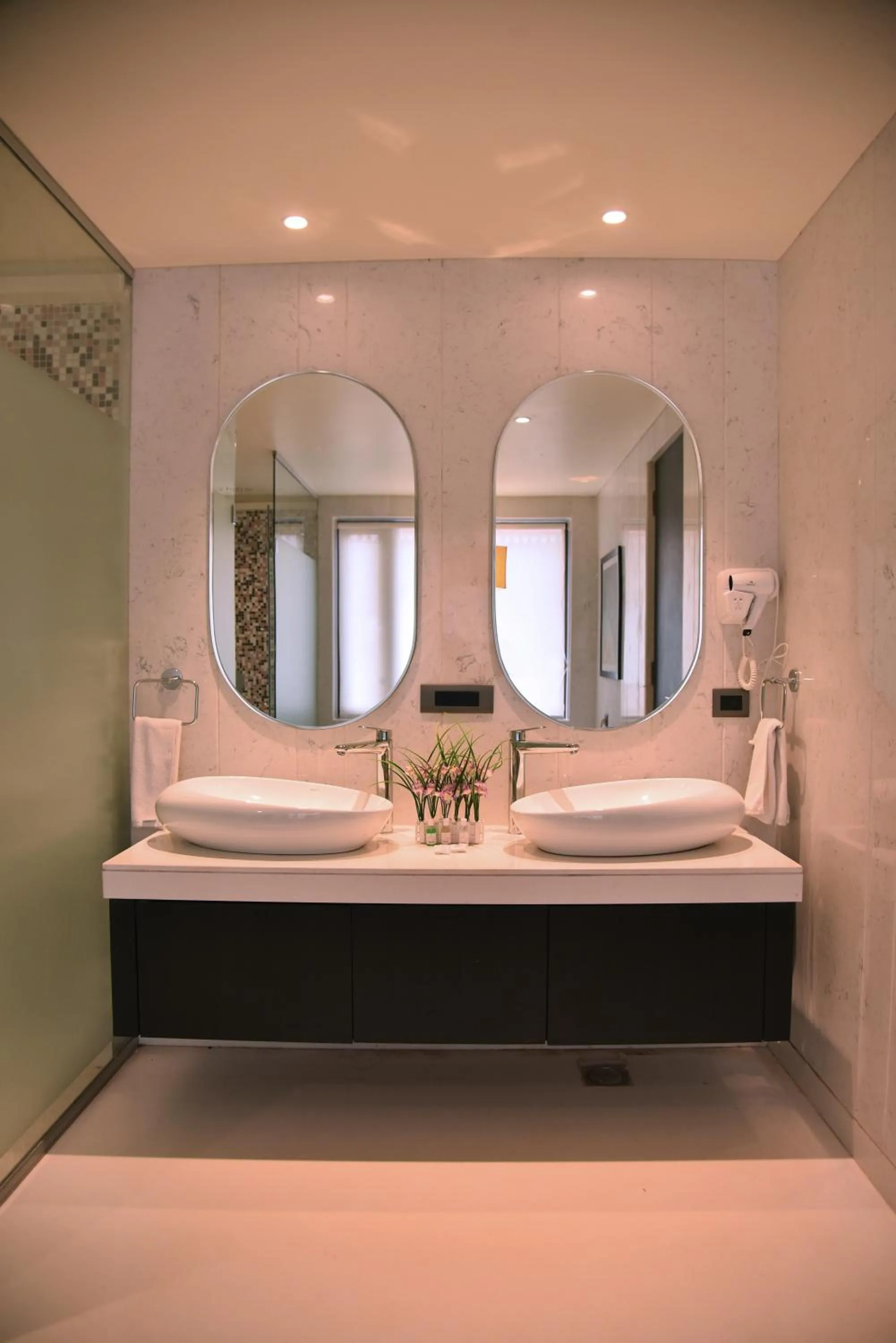 Bathroom in Regenta Place Green Leaf Mahabaleshwar