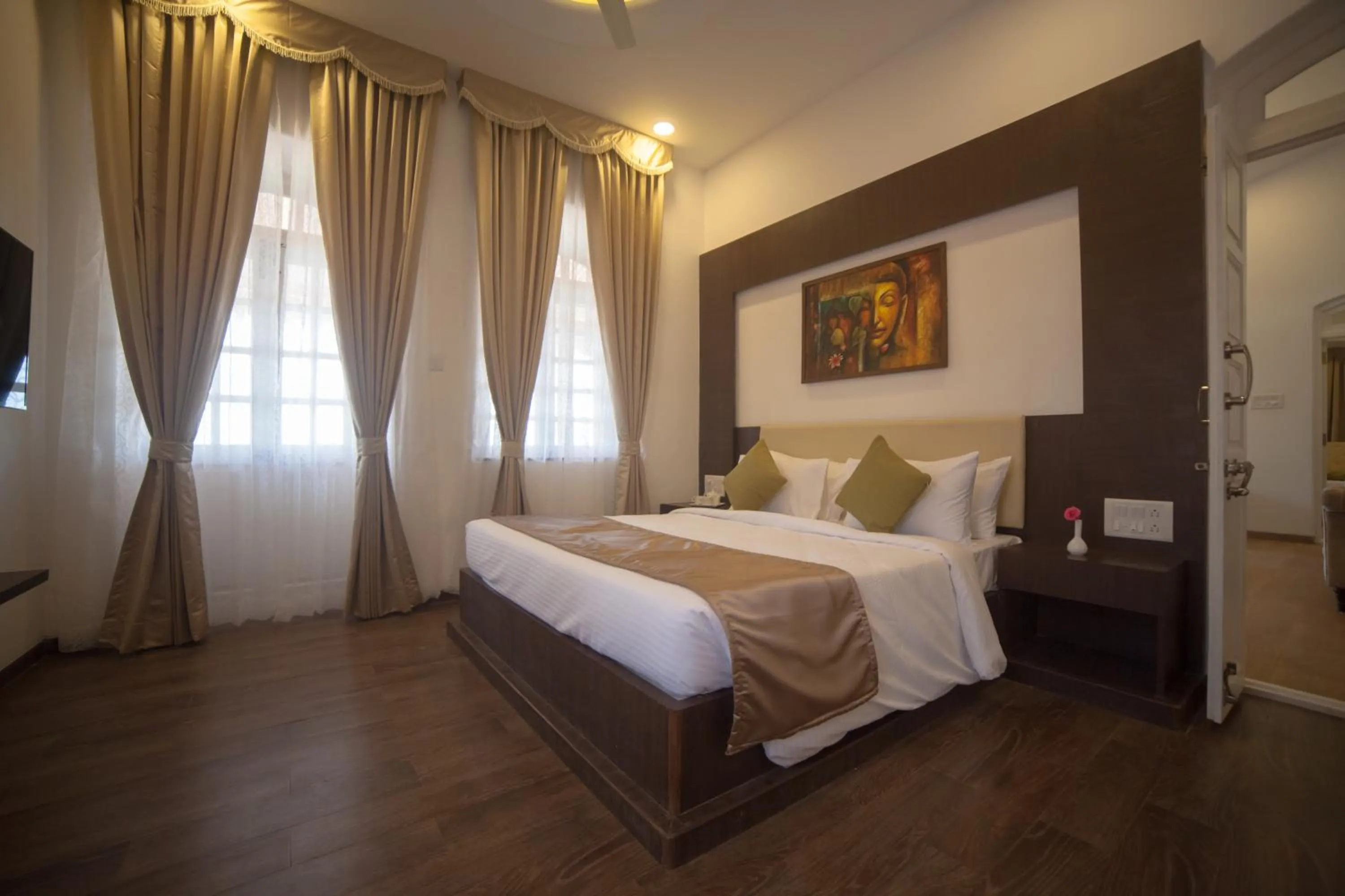 Bedroom, Bed in Regenta Place Green Leaf Mahabaleshwar