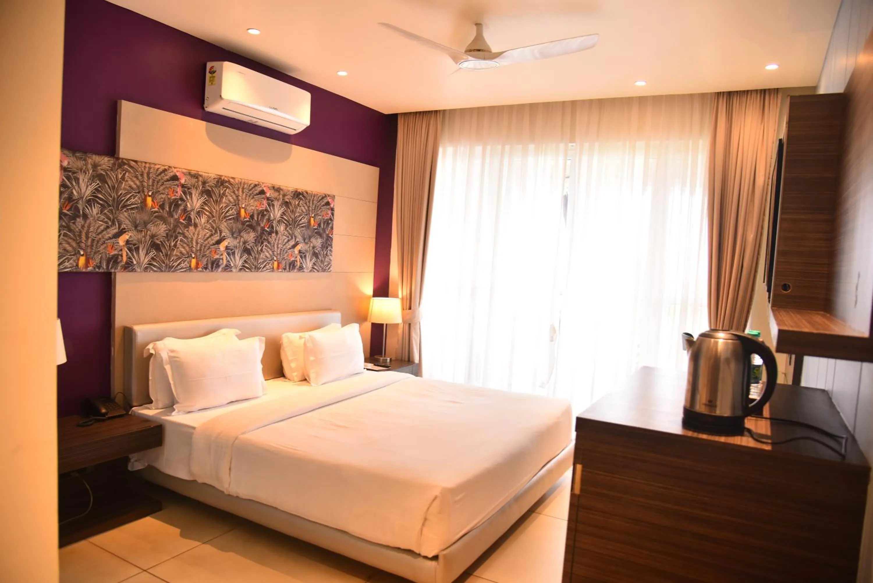 Bedroom, Bed in Regenta Place Green Leaf Mahabaleshwar