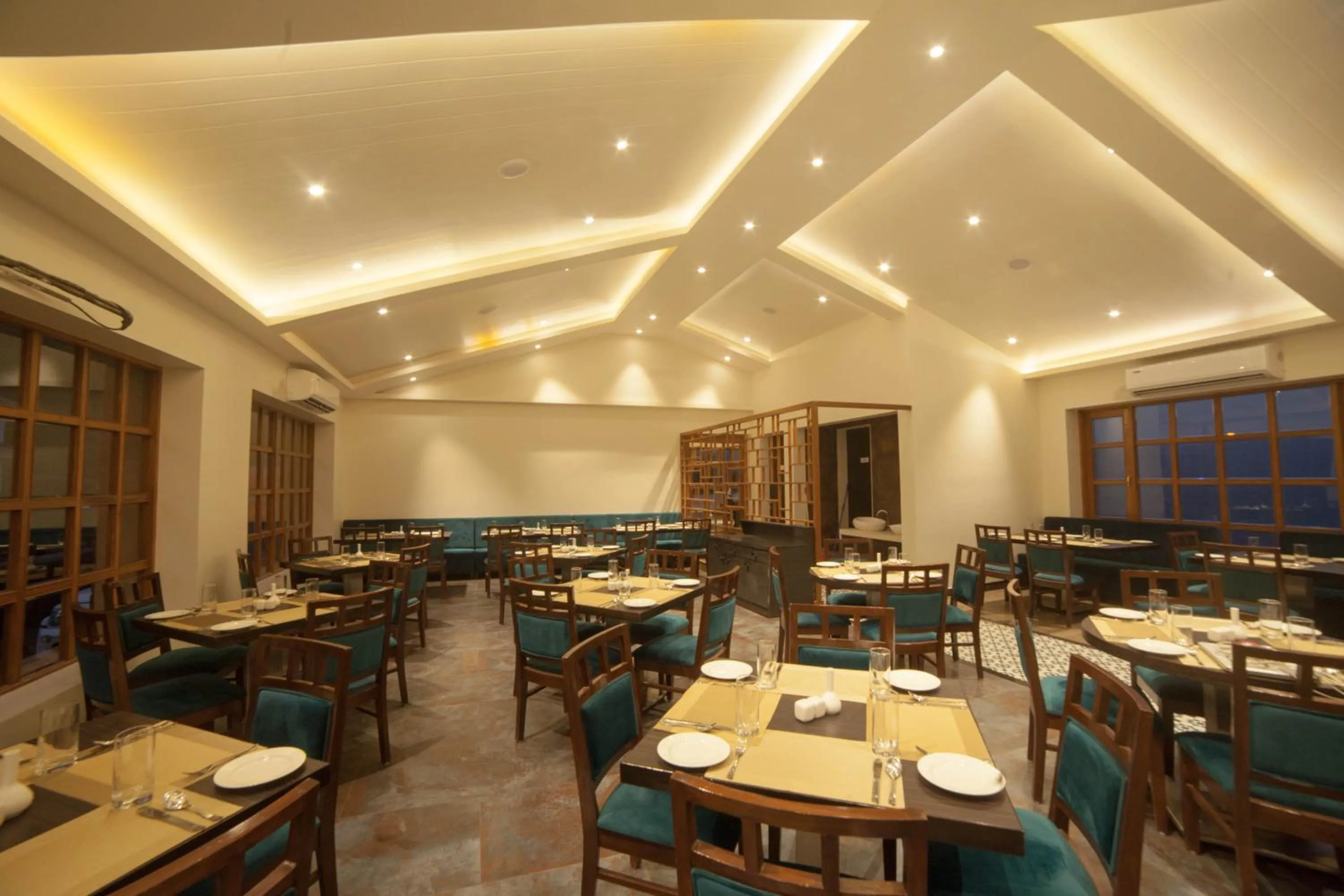 Restaurant/places to eat in Regenta Place Green Leaf Mahabaleshwar