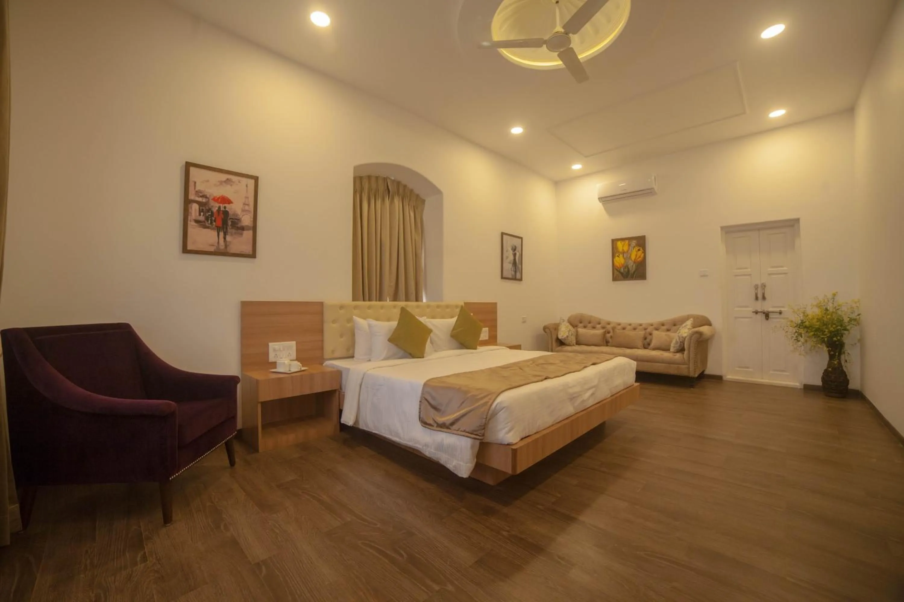 Bedroom, Bed in Regenta Place Green Leaf Mahabaleshwar