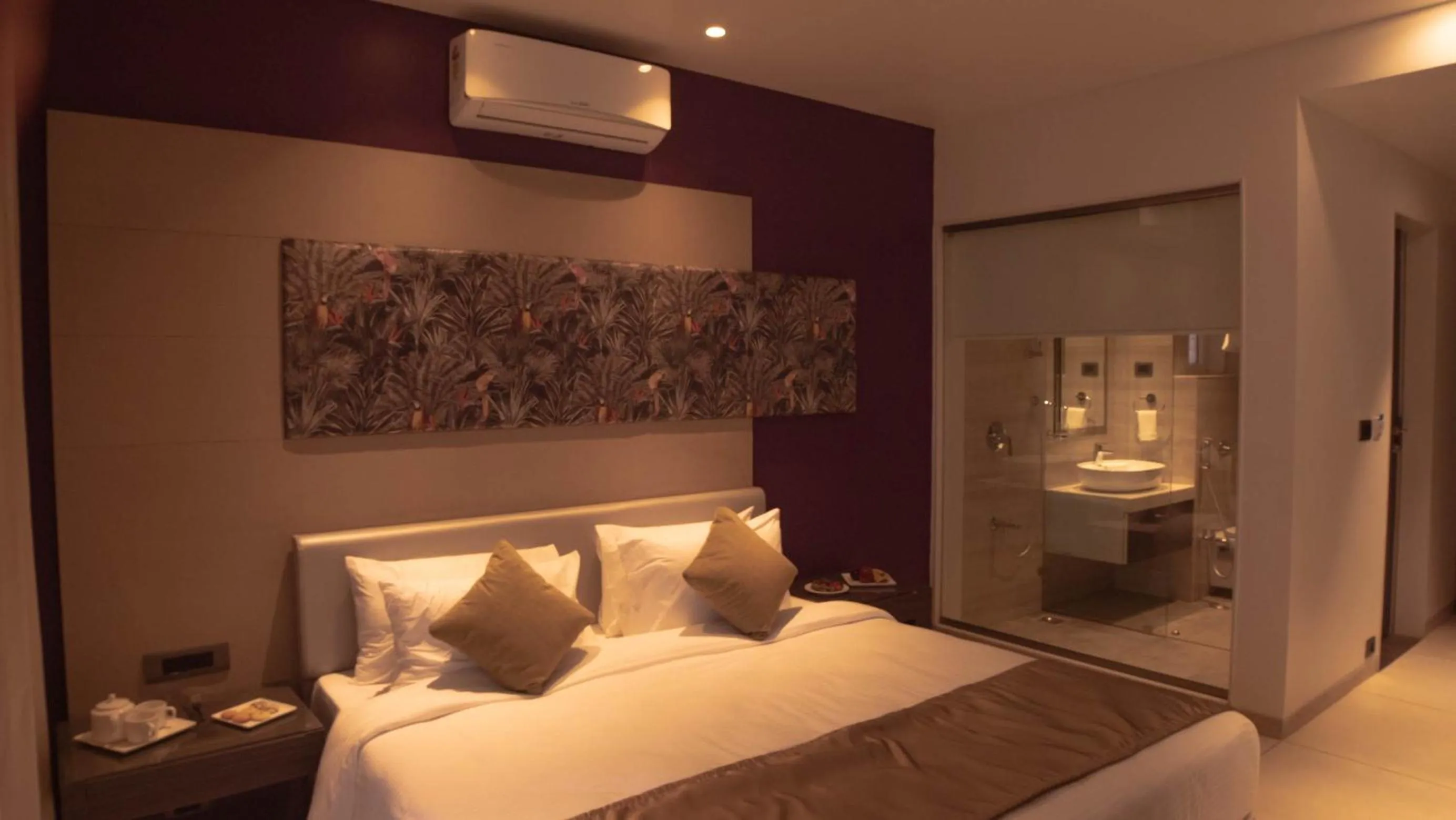 Bedroom, Bed in Regenta Place Green Leaf Mahabaleshwar