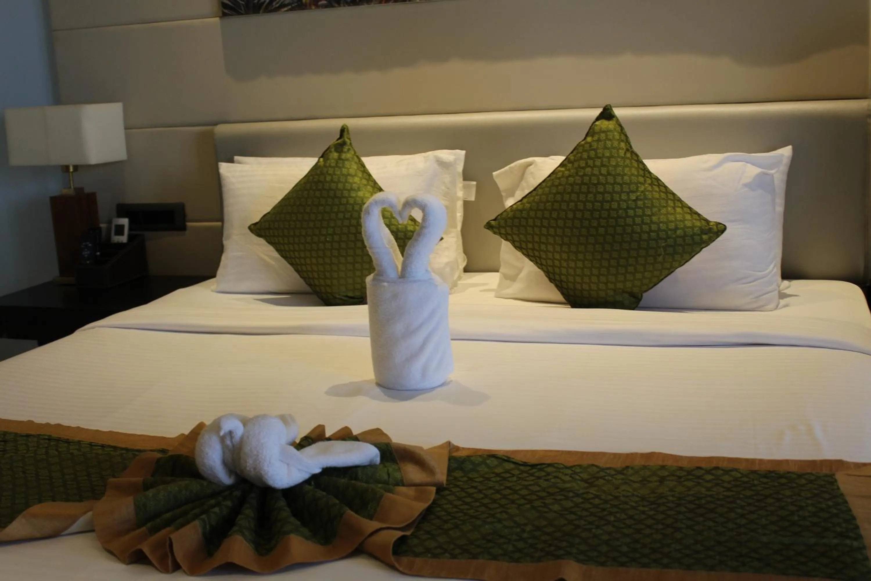 Bedroom, Bed in Regenta Place Green Leaf Mahabaleshwar