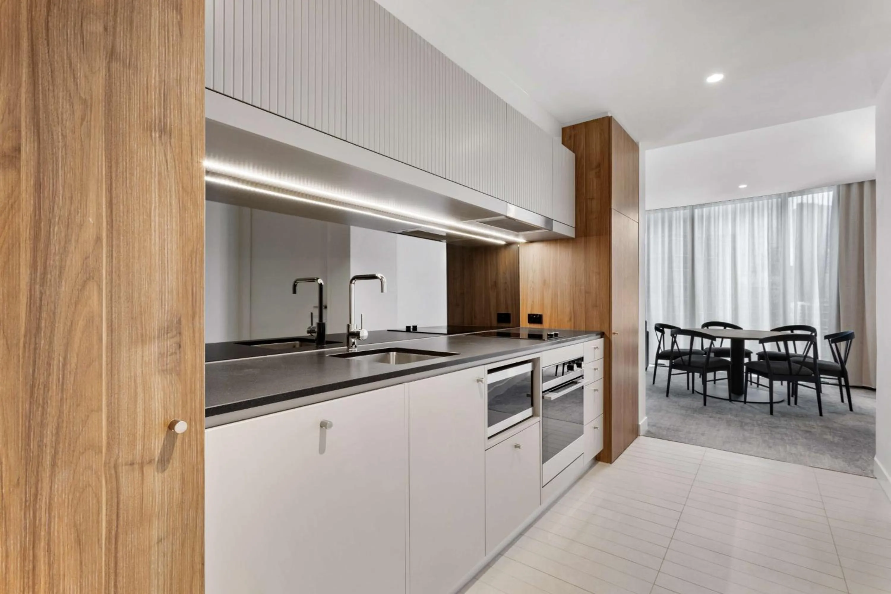 Kitchen or kitchenette in Adina Apartment Hotel Melbourne Southbank