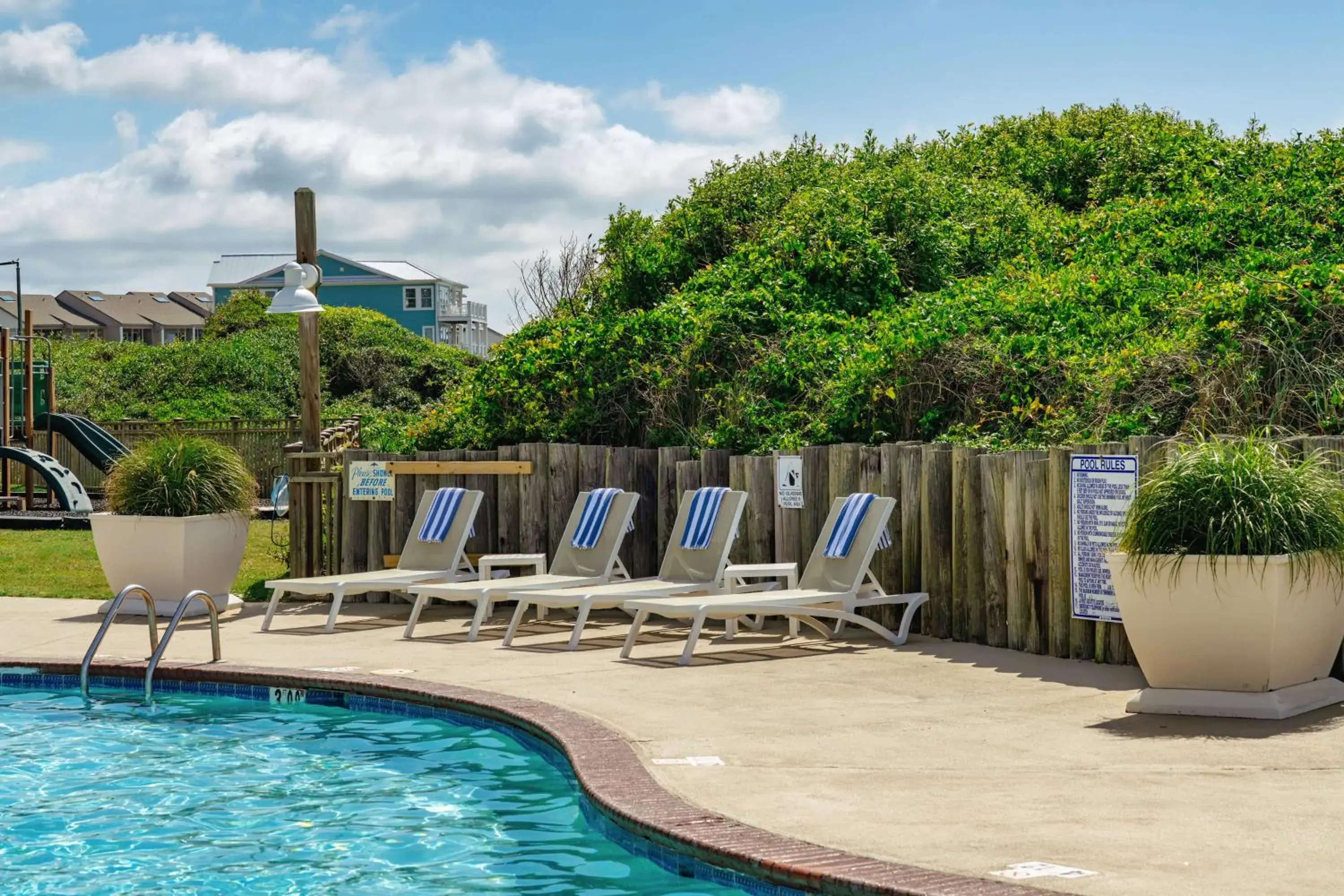 Pool view in DoubleTree by Hilton Atlantic Beach Oceanfront Pool view in DoubleTree by Hilton Atlantic Beach Oceanfront
