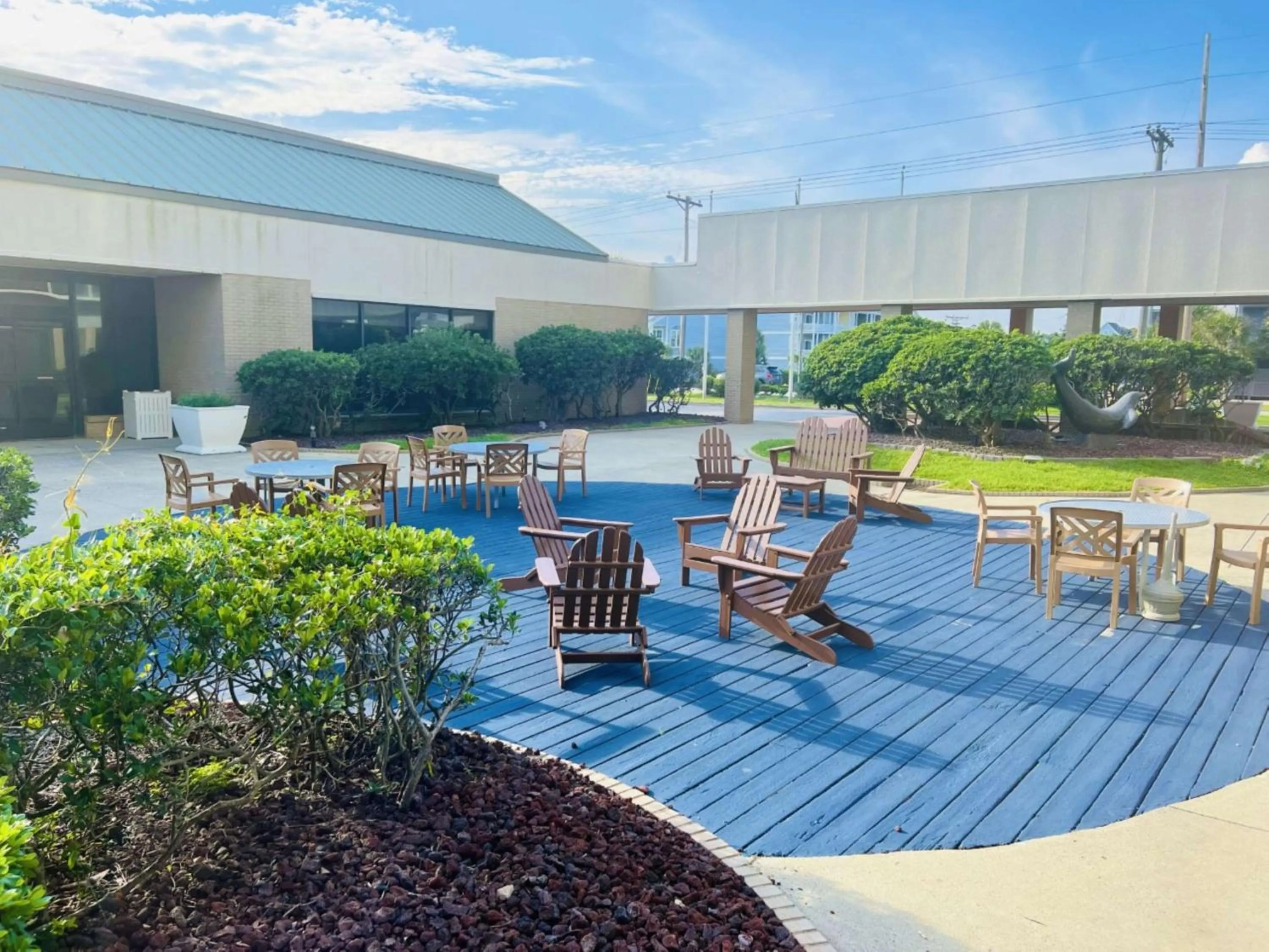 Inner courtyard view in DoubleTree by Hilton Atlantic Beach Oceanfront