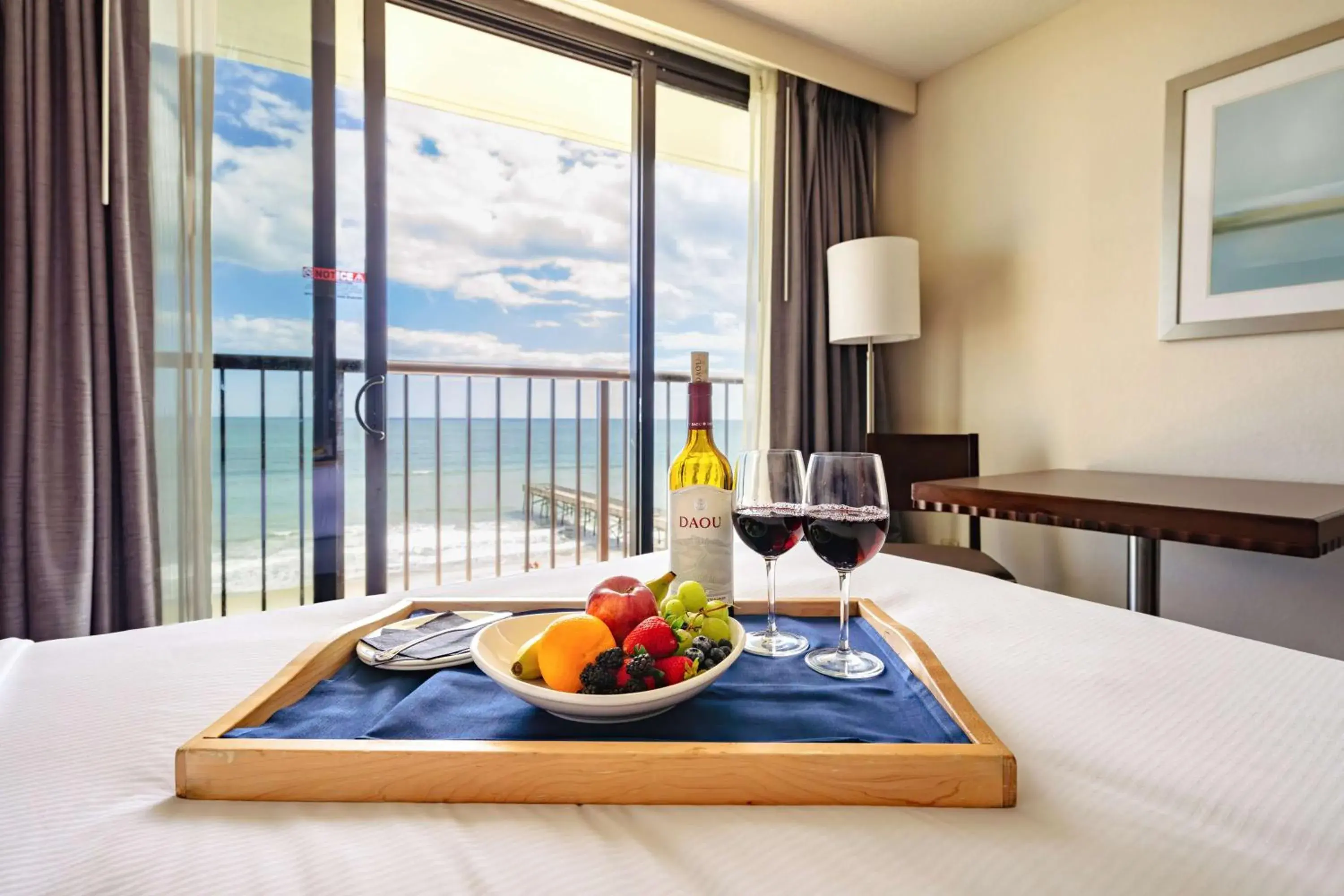 Bed in DoubleTree by Hilton Atlantic Beach Oceanfront Bed in DoubleTree by Hilton Atlantic Beach Oceanfront