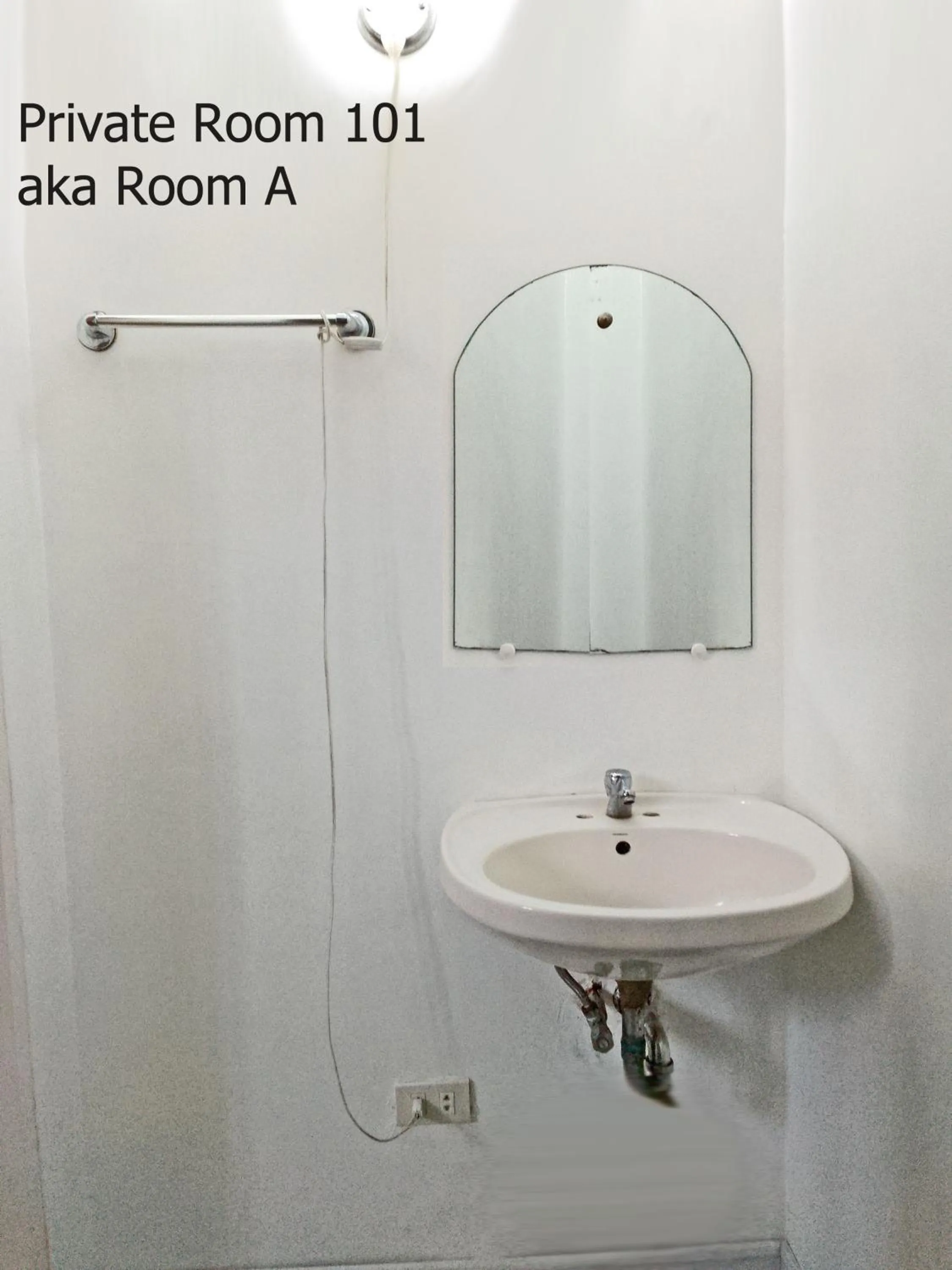 Bathroom in Leizel's Bed & Breakfast