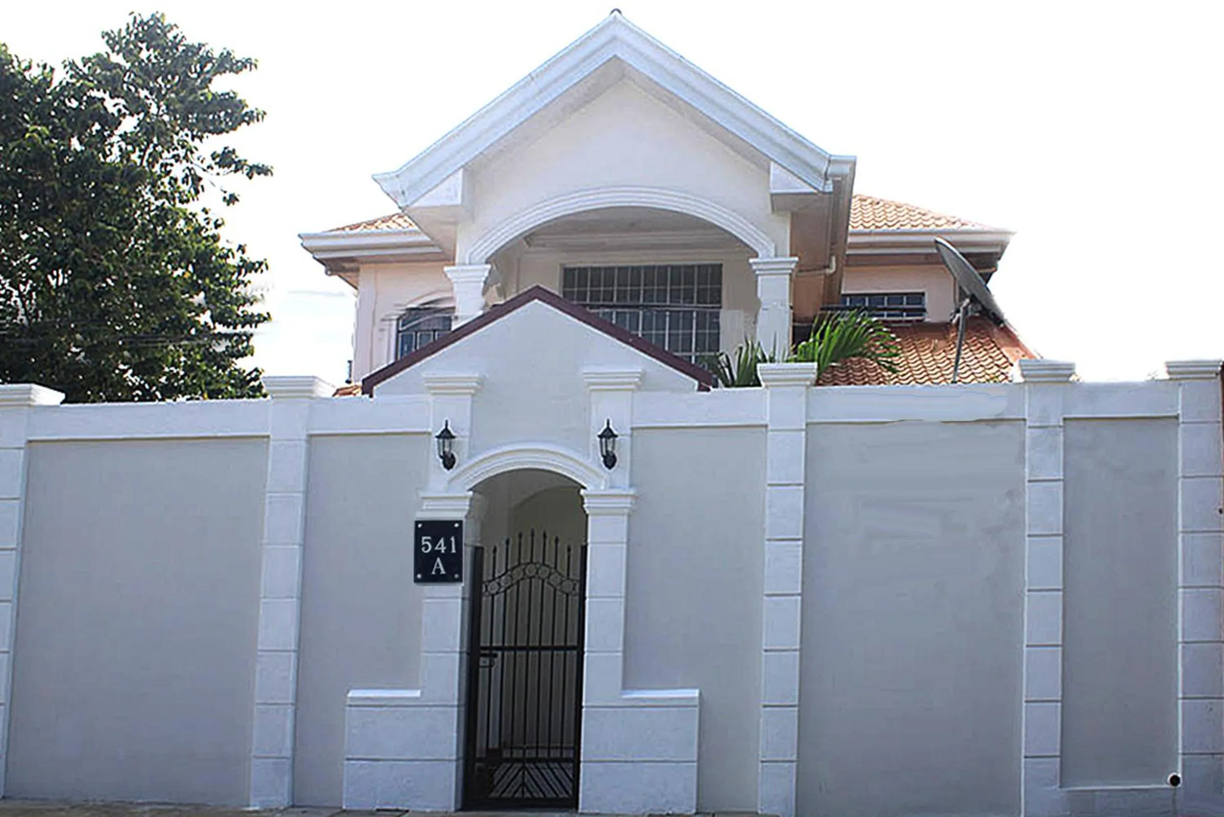 Property building in Leizel's Bed & Breakfast