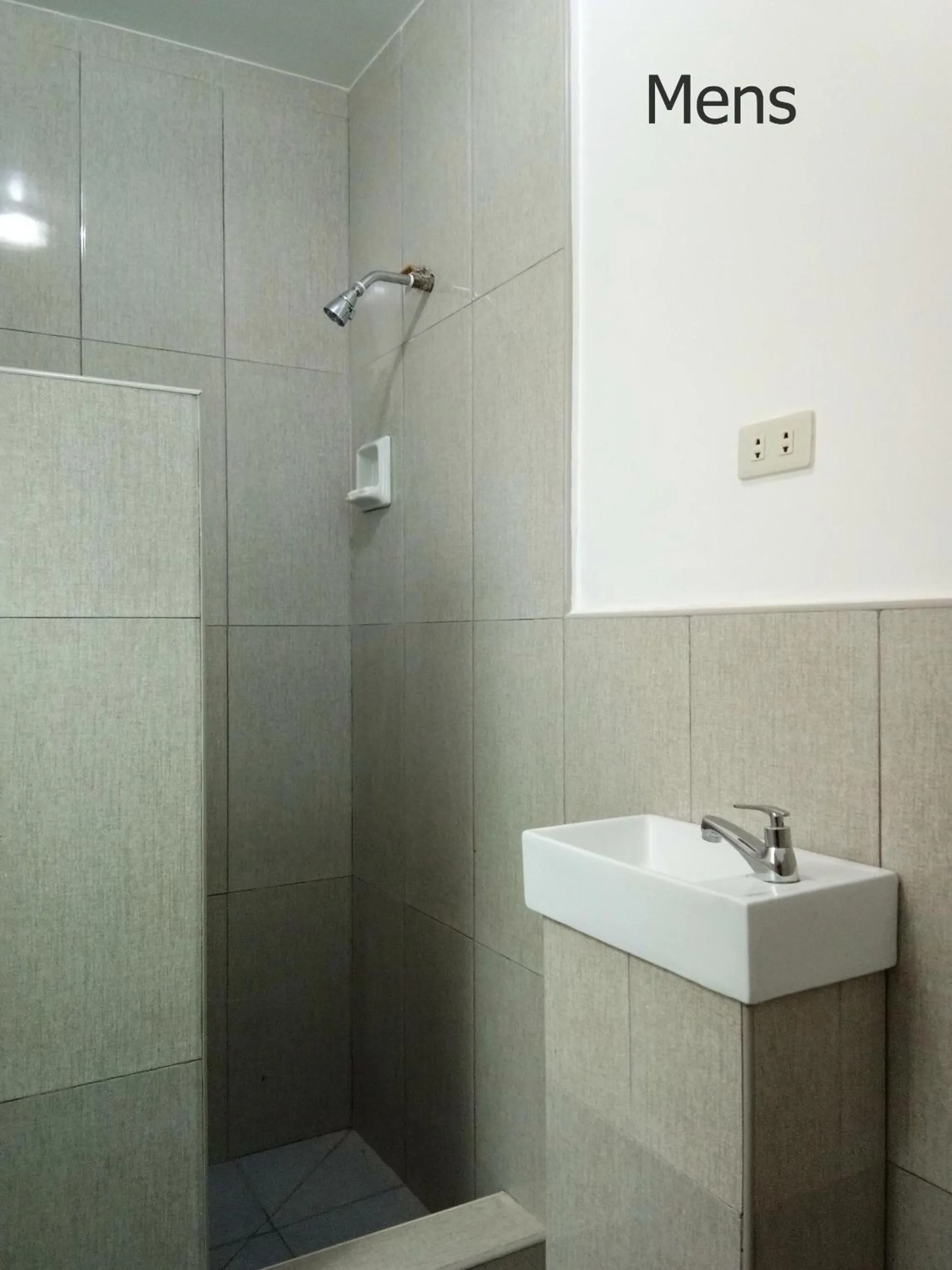 Bathroom in Leizel's Bed & Breakfast