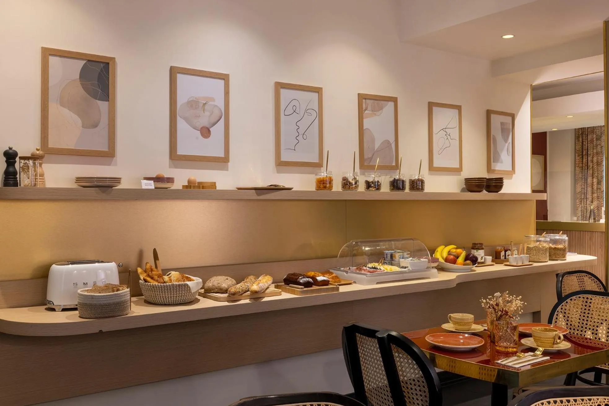 Buffet breakfast in Le Bailli