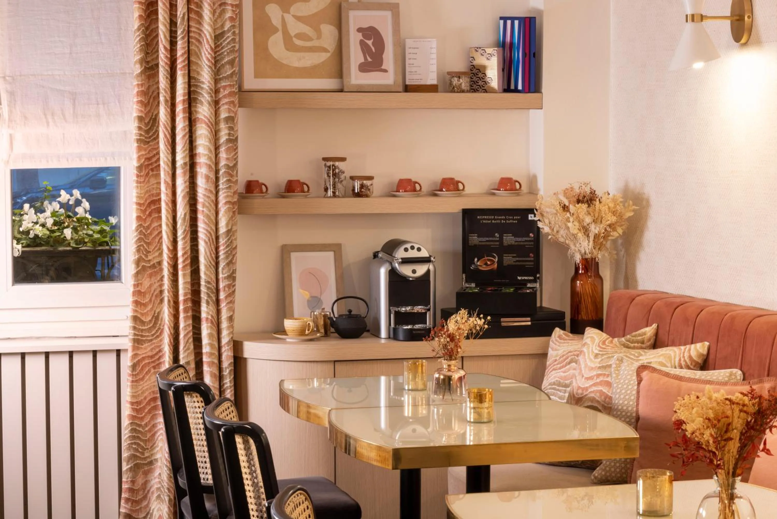 Seating area in Le Bailli