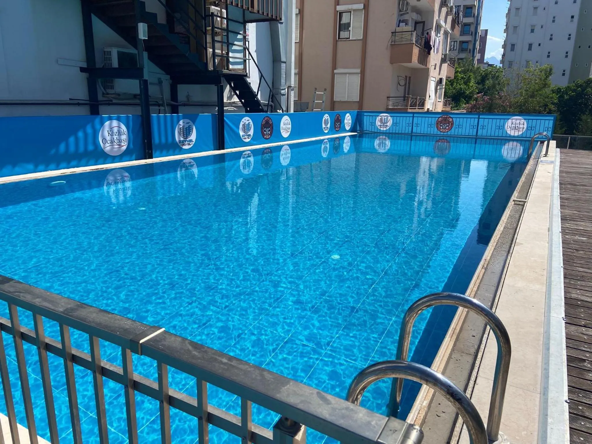 Swimming pool in Zeynel Hotel