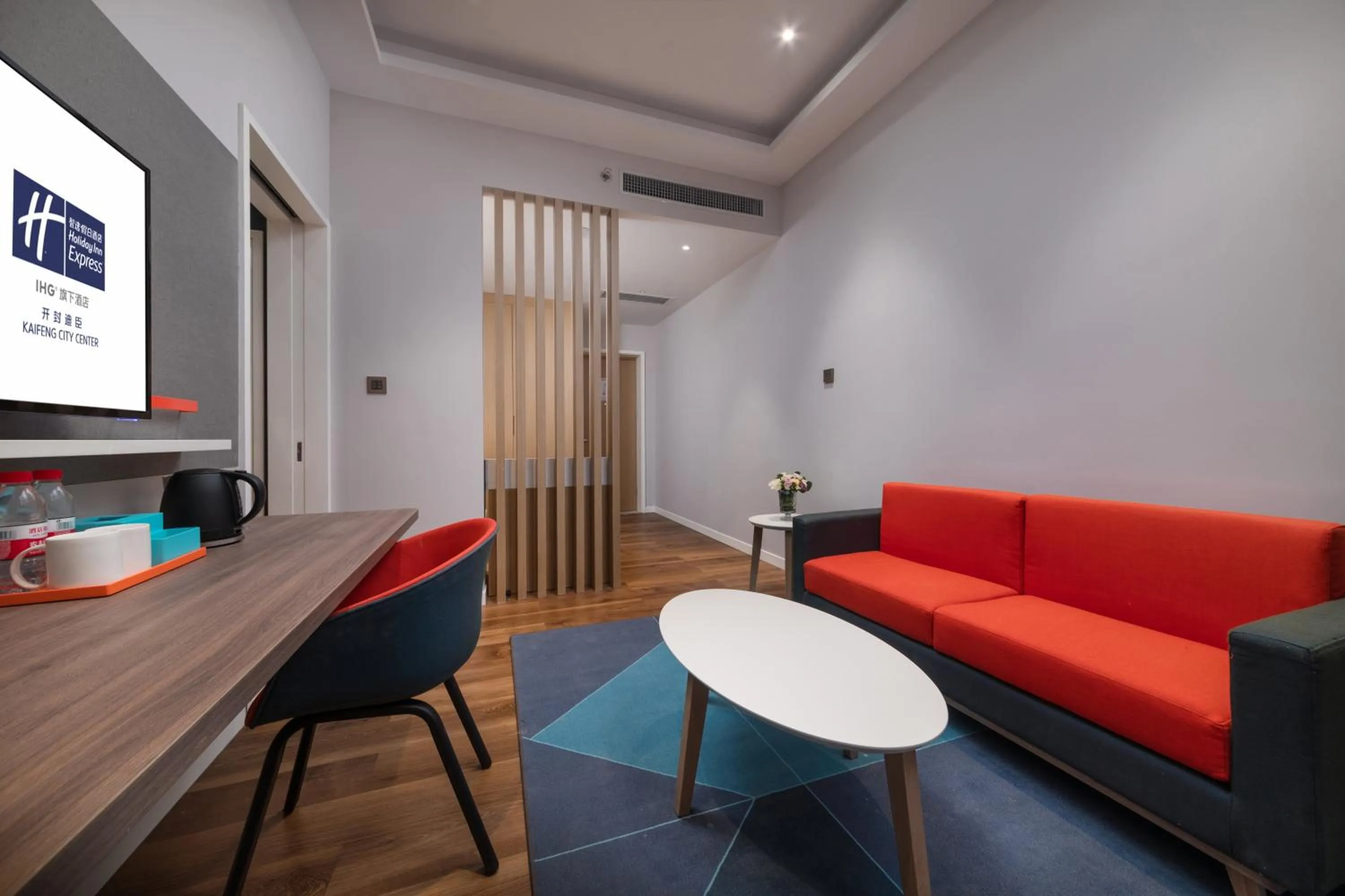 Photo of the whole room in Holiday Inn Express Kaifeng City Center by IHG