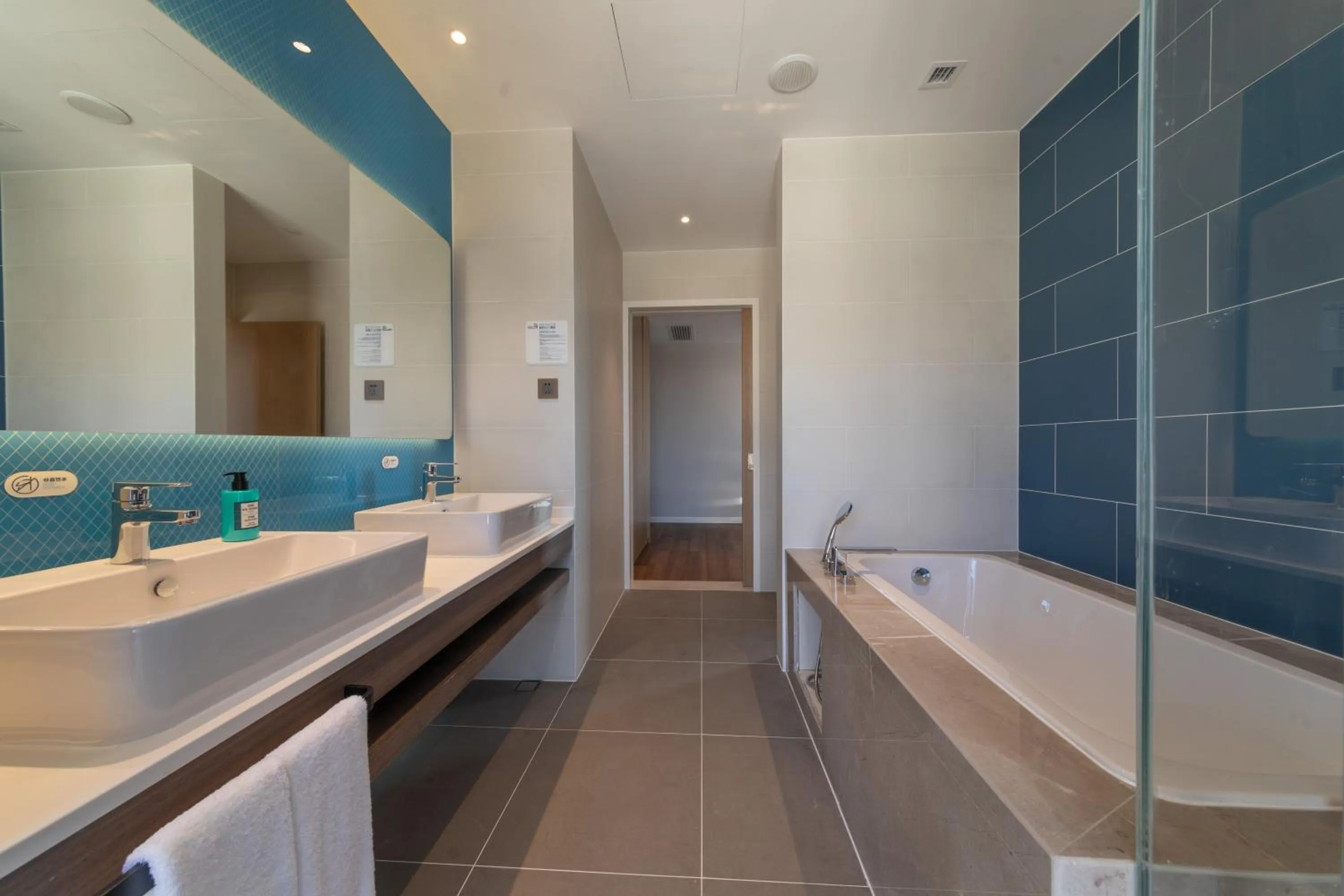 Bathroom in Holiday Inn Express Kaifeng City Center by IHG