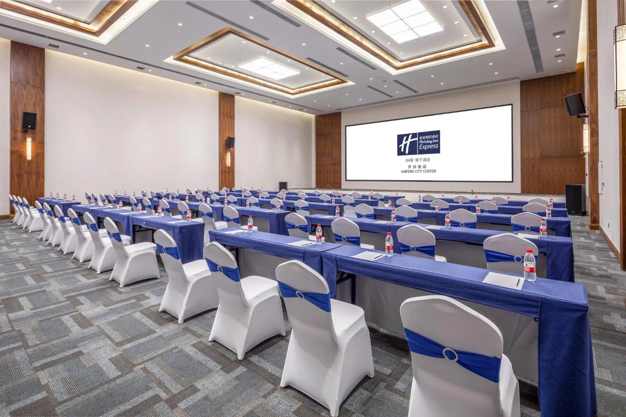 Meeting/conference room in Holiday Inn Express Kaifeng City Center by IHG