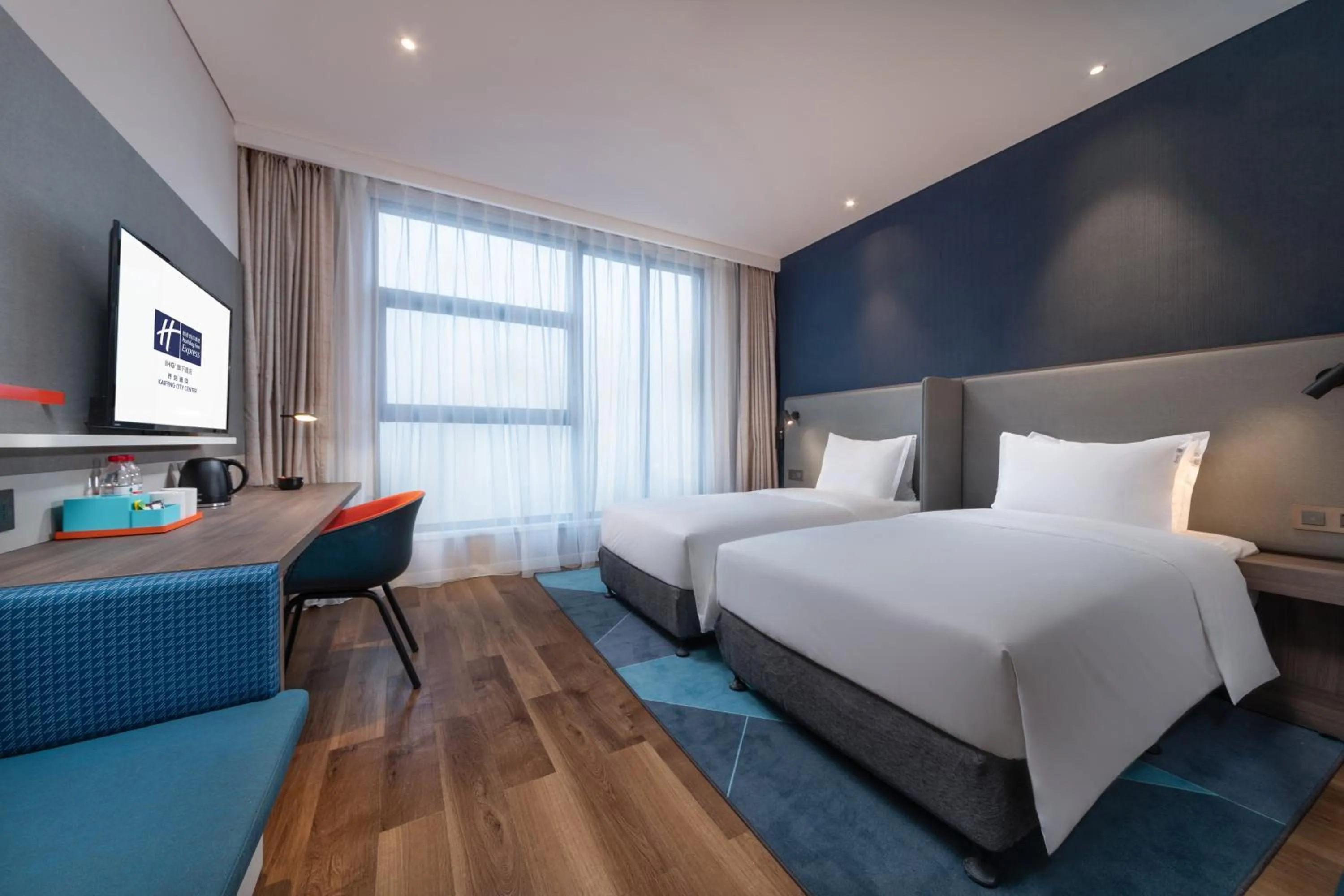 Photo of the whole room in Holiday Inn Express Kaifeng City Center by IHG