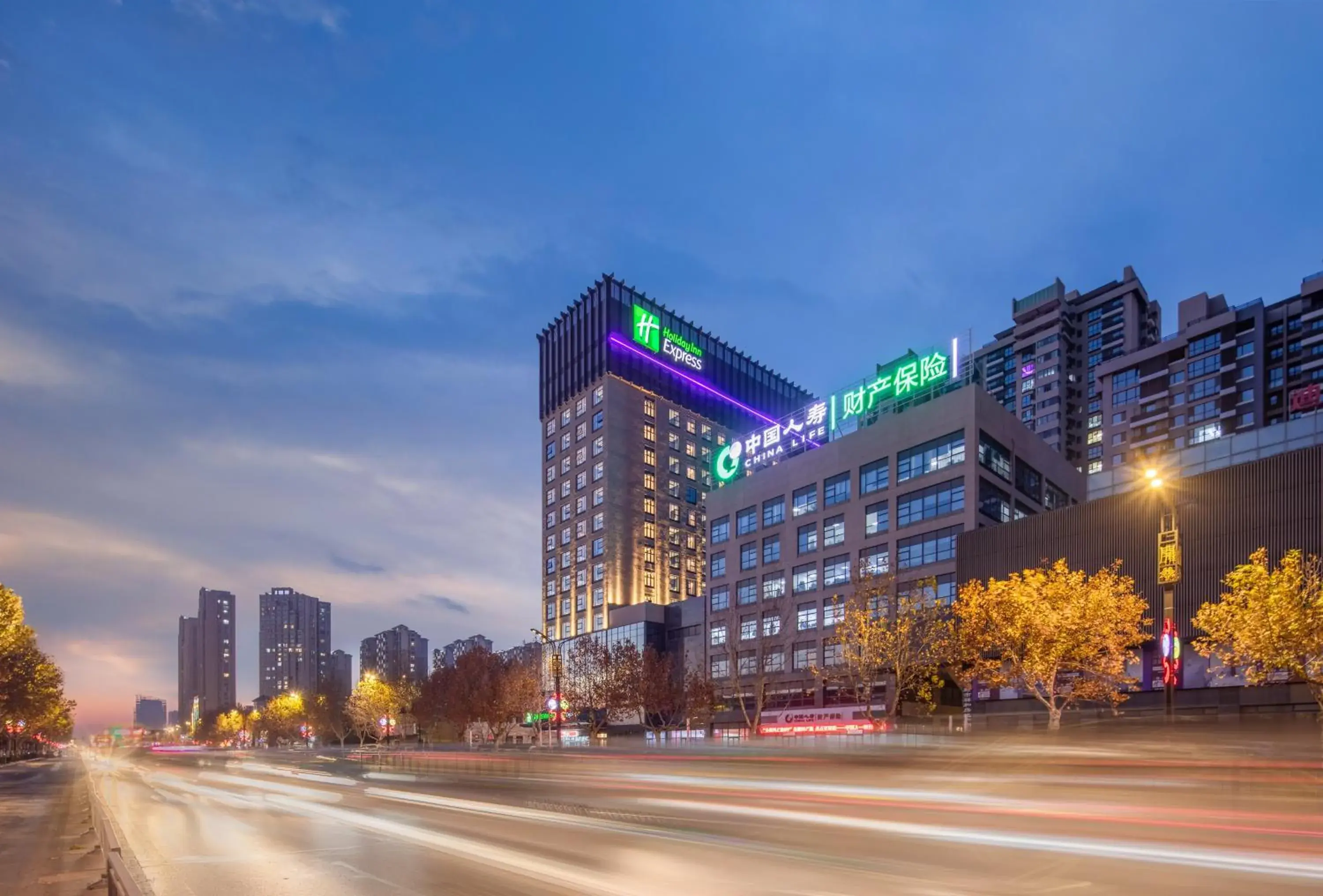 Property building in Holiday Inn Express Kaifeng City Center by IHG Property building in Holiday Inn Express Kaifeng City Center by IHG
