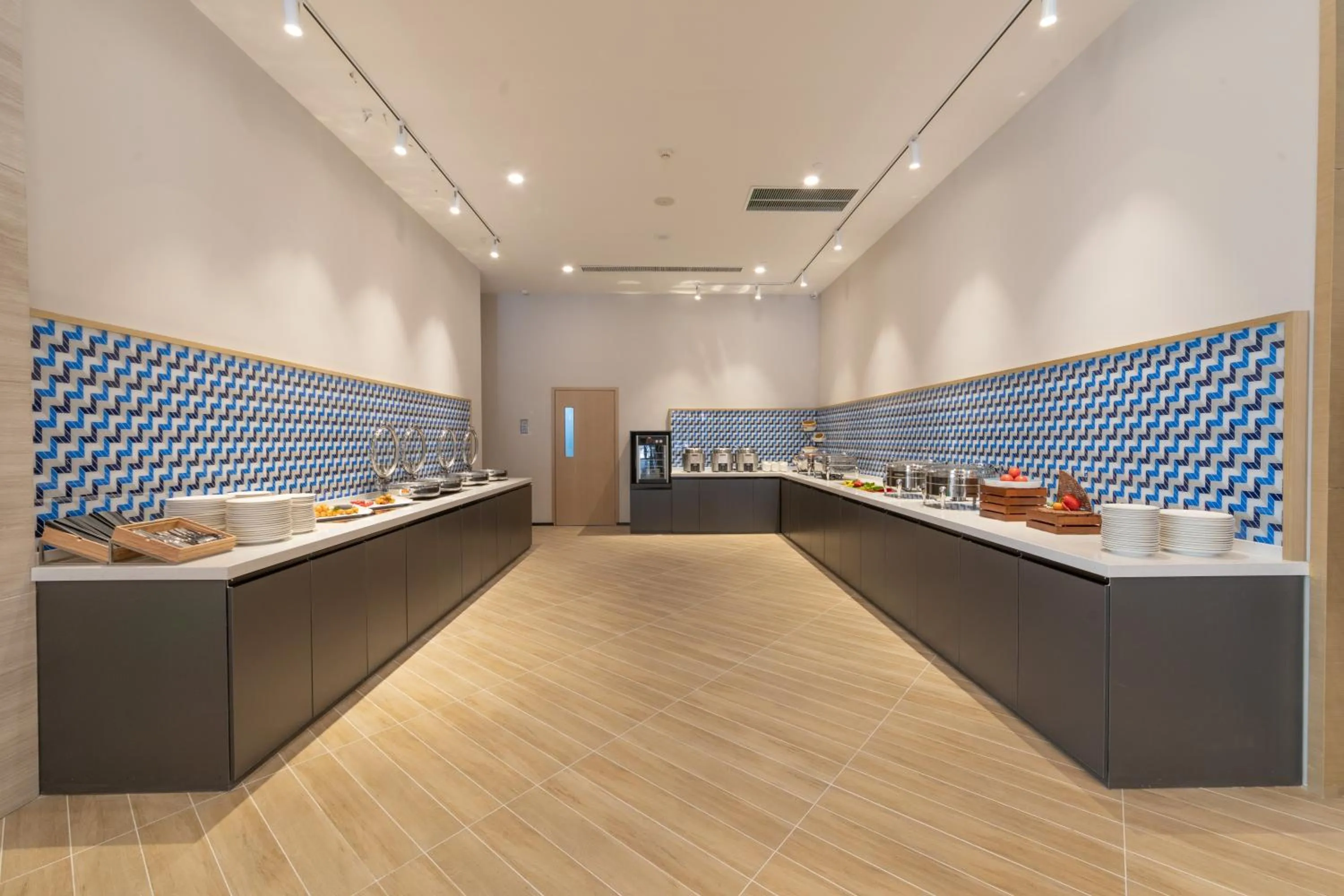 Restaurant/places to eat in Holiday Inn Express Kaifeng City Center by IHG