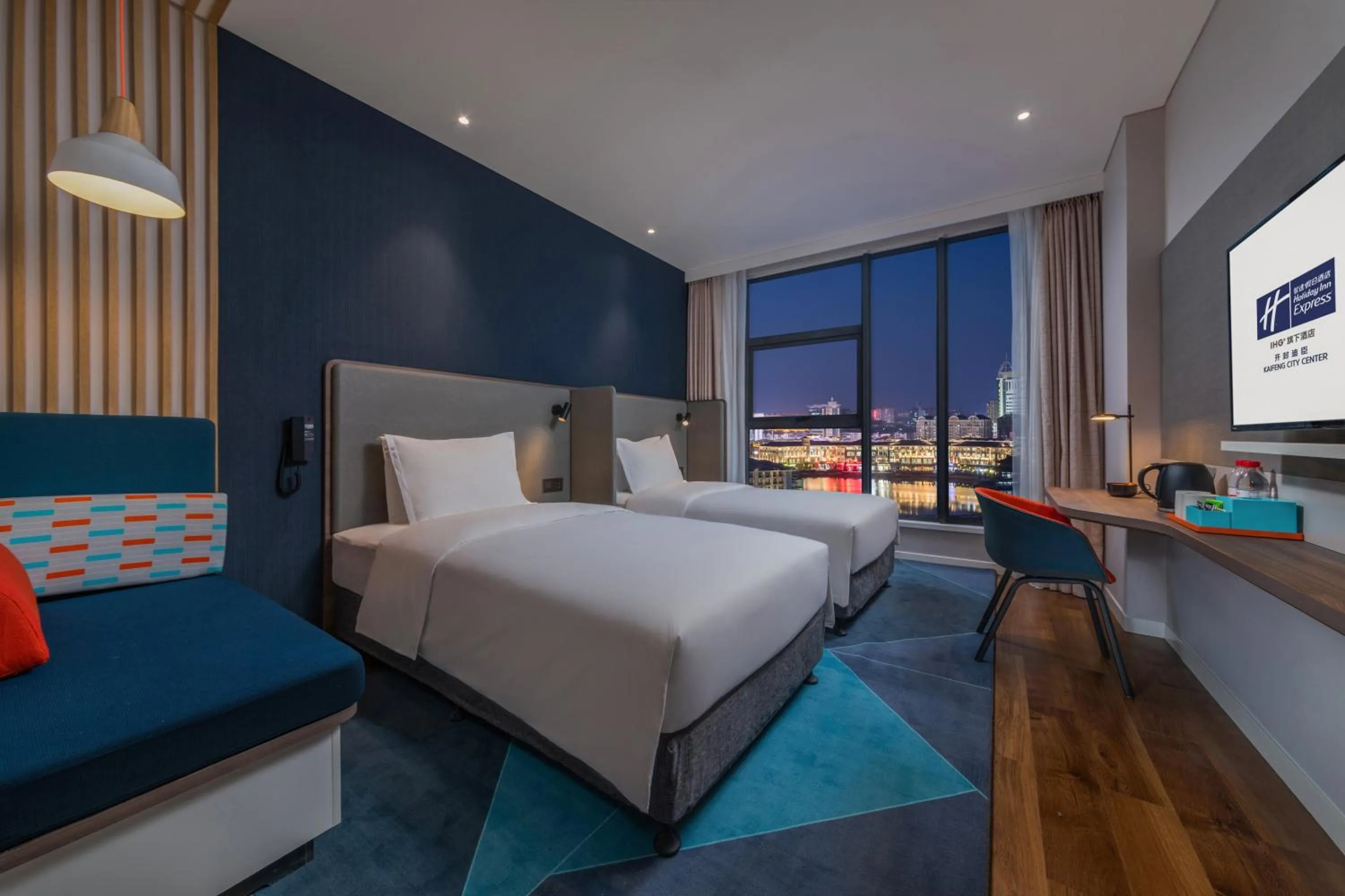 Photo of the whole room in Holiday Inn Express Kaifeng City Center by IHG