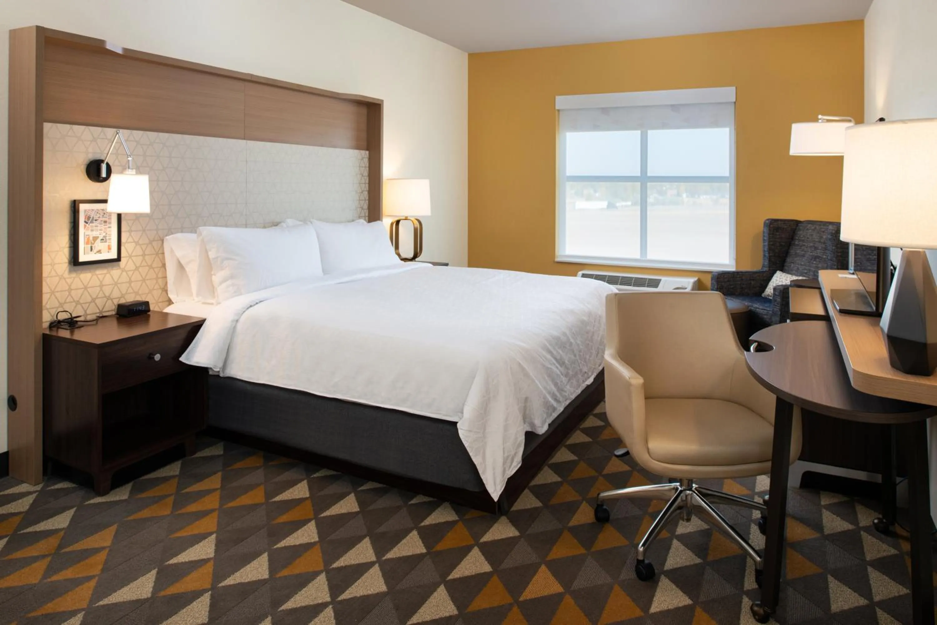 Photo of the whole room, Bed in Holiday Inn & Suites - Idaho Falls by IHG