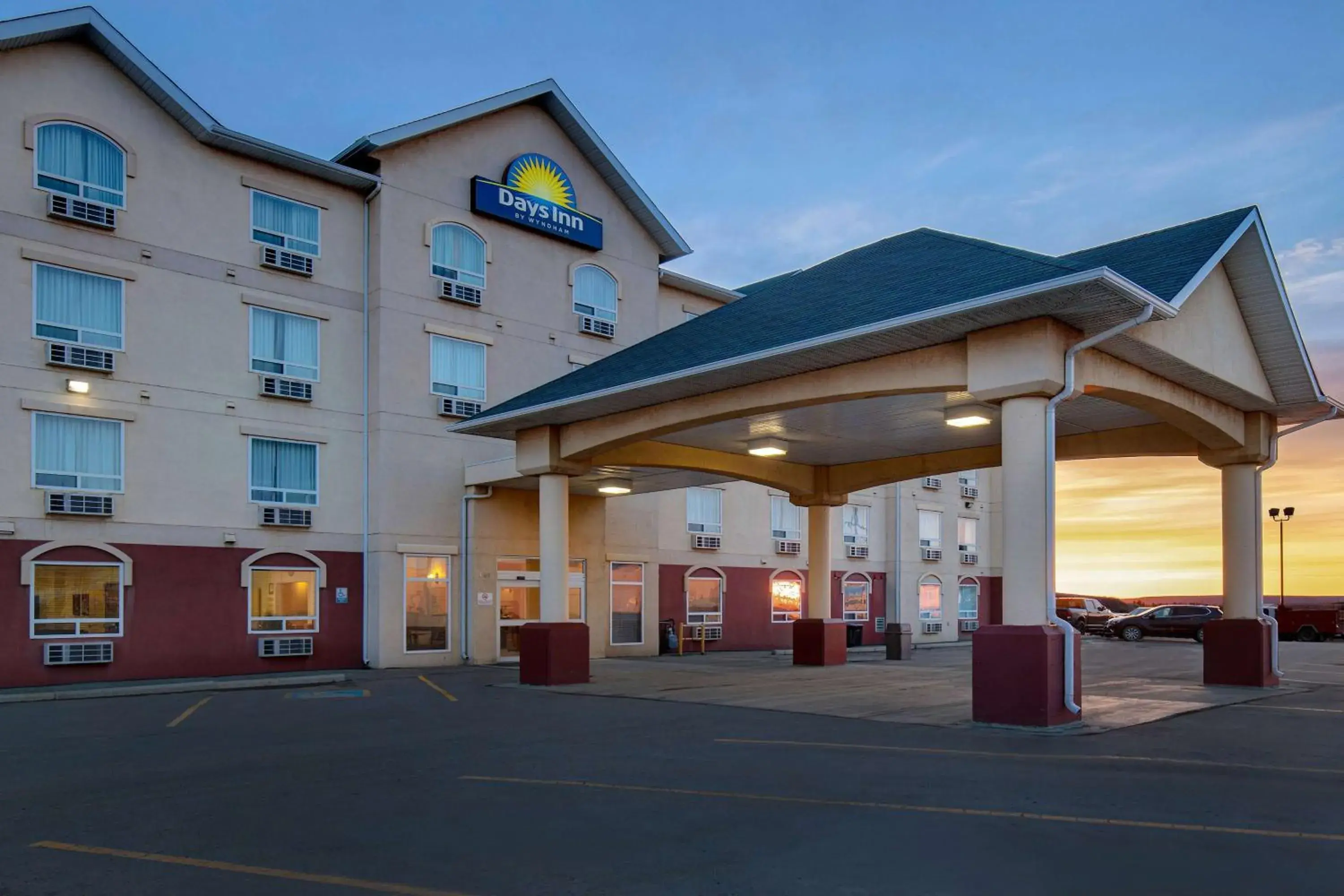 Property building in Days Inn by Wyndham Dawson Creek Property building in Days Inn by Wyndham Dawson Creek