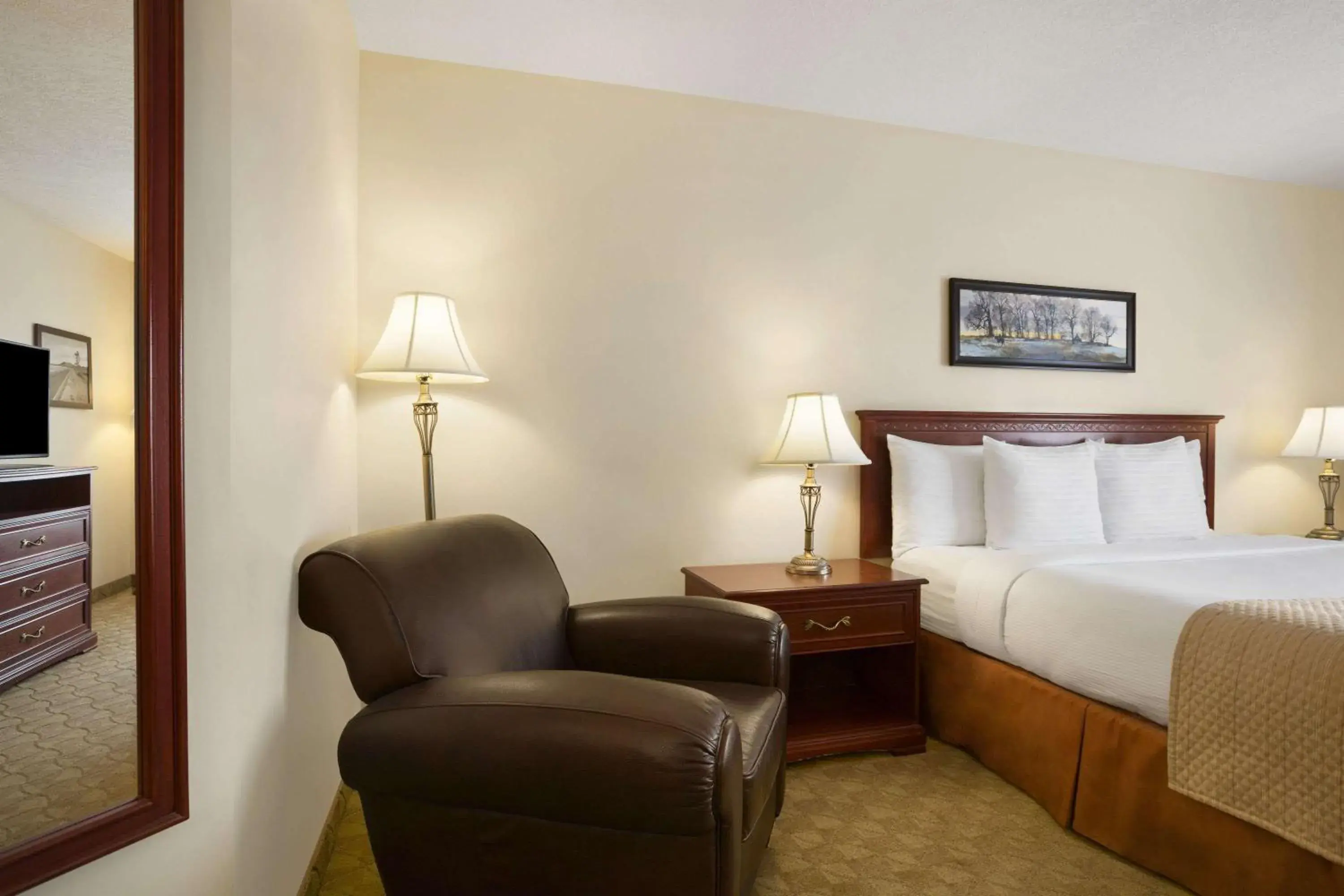 Photo of the whole room, Bed in Days Inn by Wyndham Dawson Creek Photo of the whole room, Bed in Days Inn by Wyndham Dawson Creek