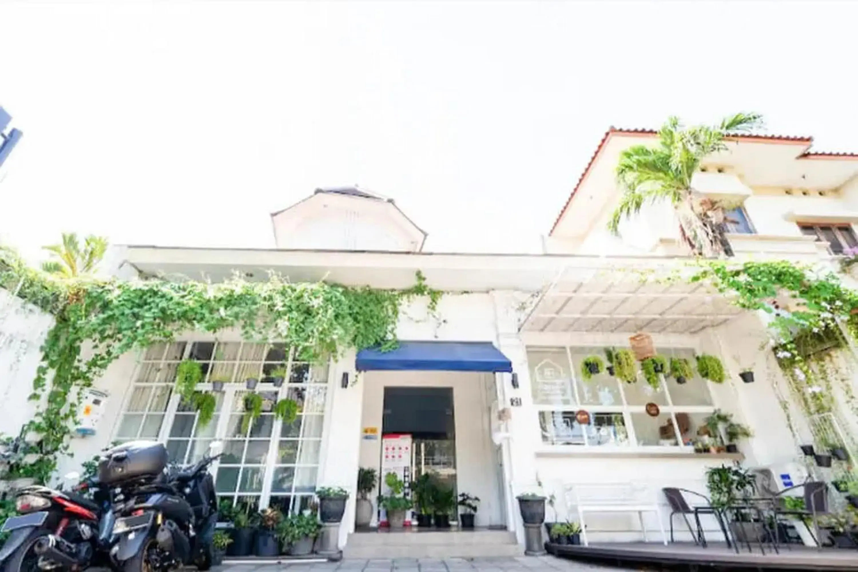 Property building in Rumah Teuku Umar Mitra RedDoorz Property building in Rumah Teuku Umar Mitra RedDoorz