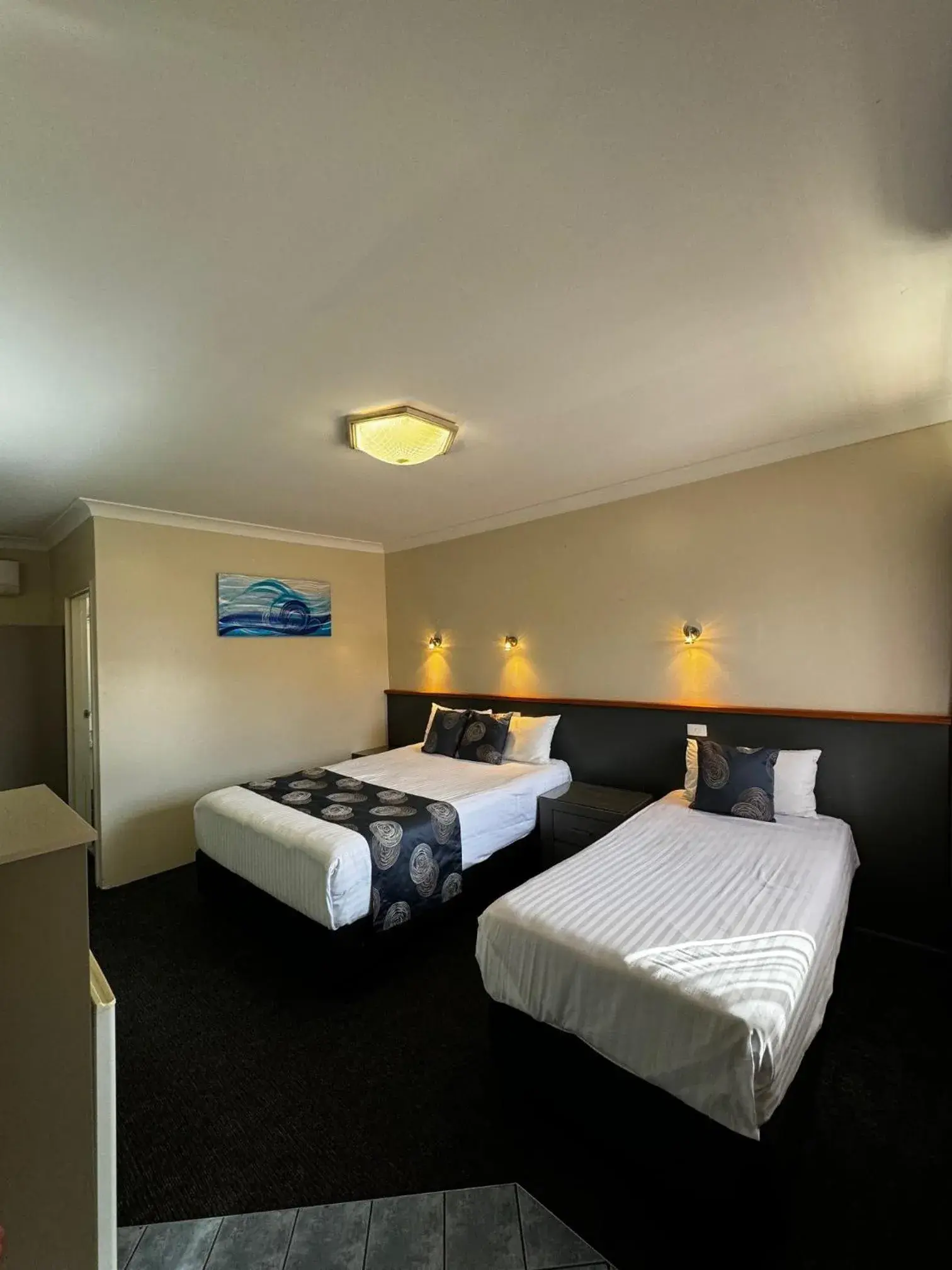 Standard Queen Room in Acacia Motel Standard Queen Room in Acacia Motel