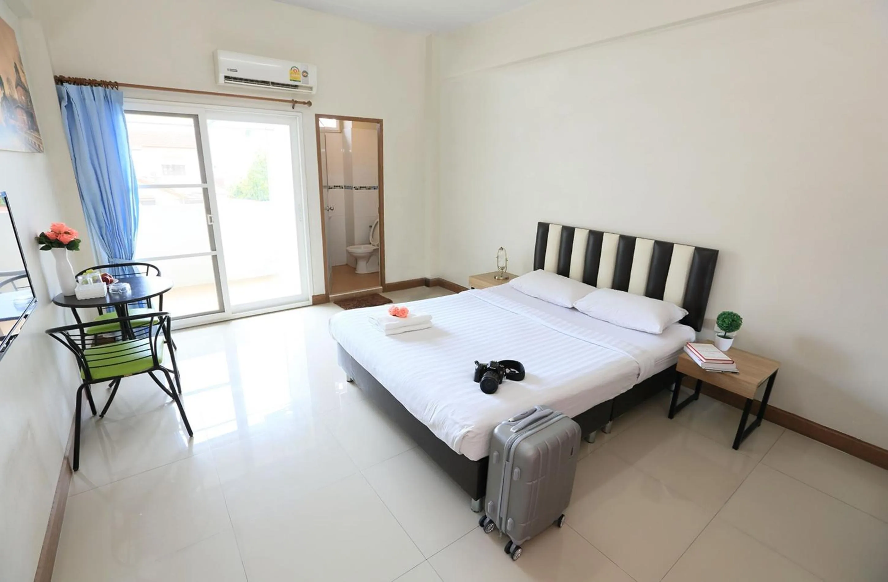 Photo of the whole room, Bed in sk resort