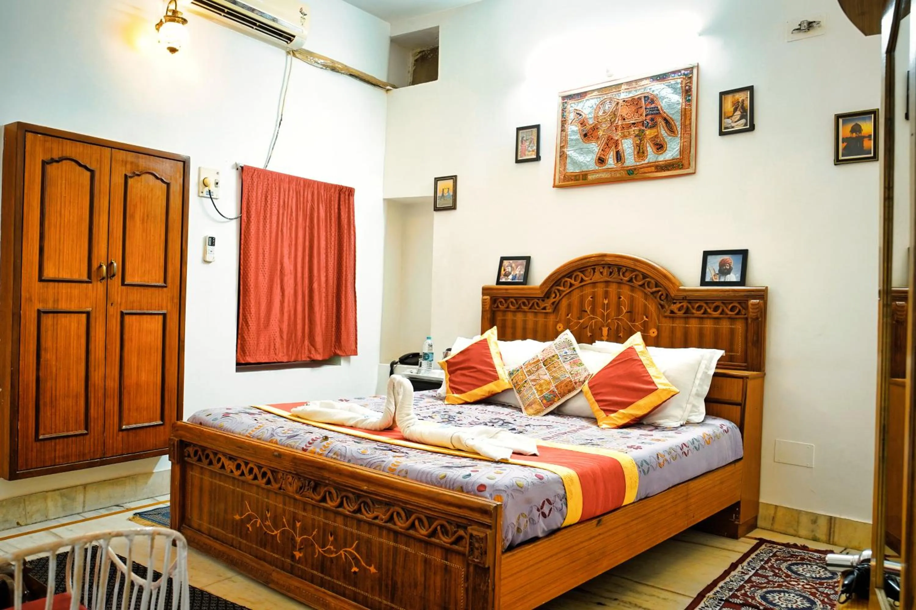 Bedroom, Bed in Hotel The Surya Jaisalmer