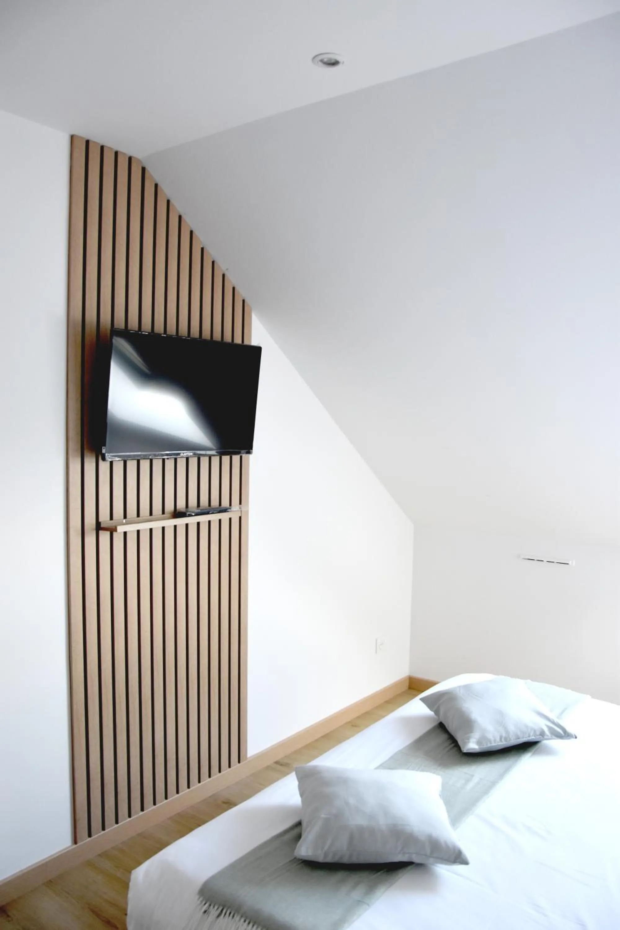 Communal lounge/ TV room, Bed in Hotel Bagatelle Paris Nord Roissy - ex Inter-Hotel