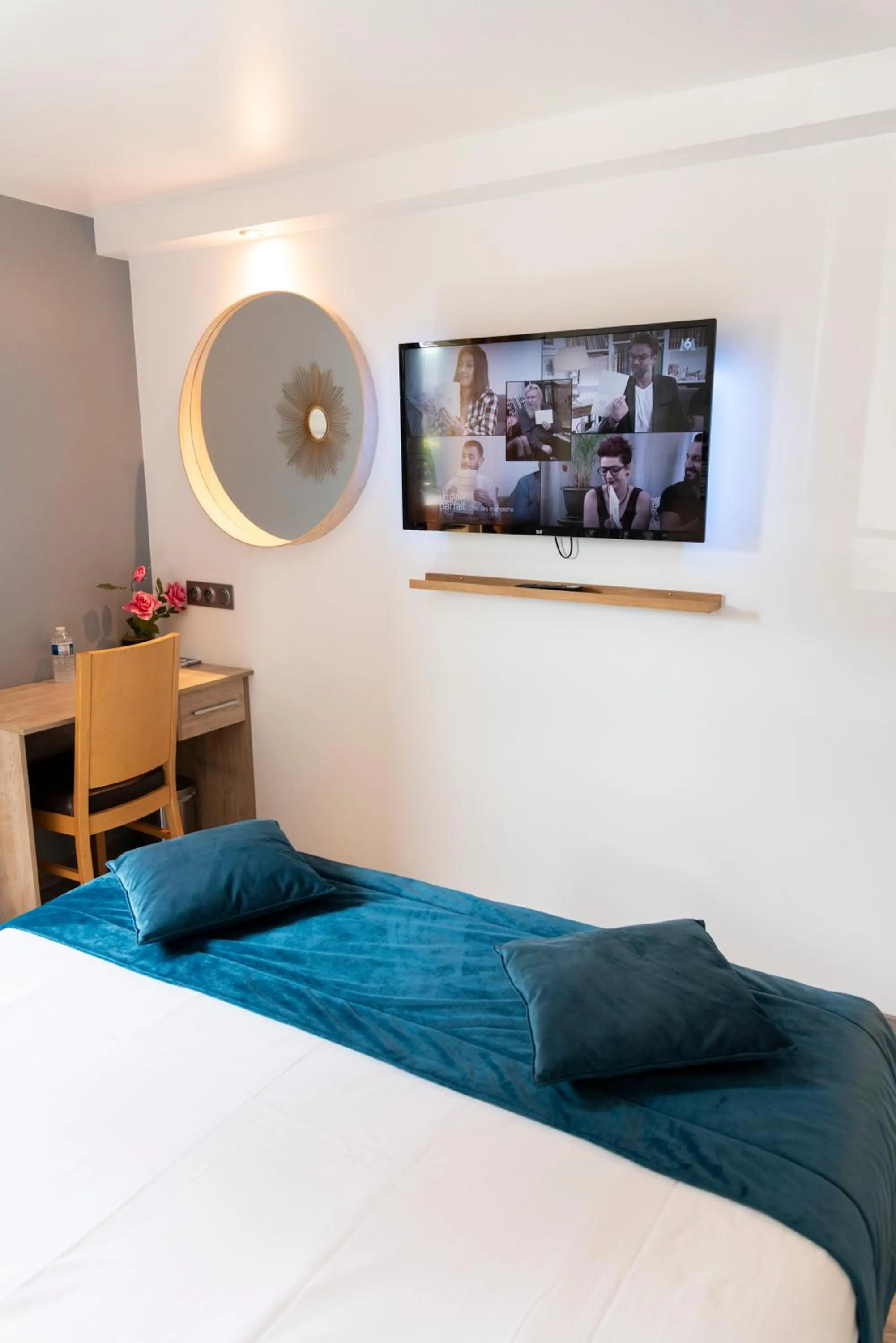 Bed in Hotel Bagatelle Paris Nord Roissy - ex Inter-Hotel