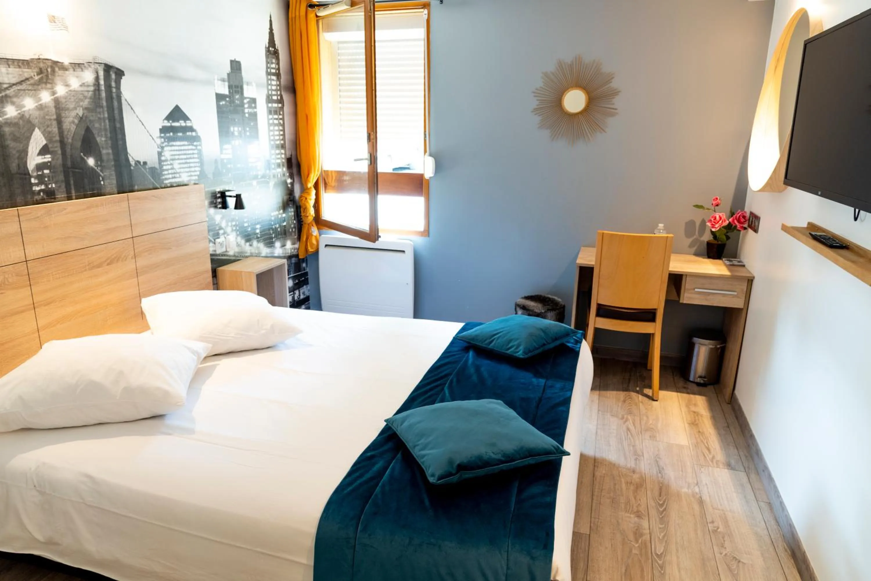 Bed in Hotel Bagatelle Paris Nord Roissy - ex Inter-Hotel