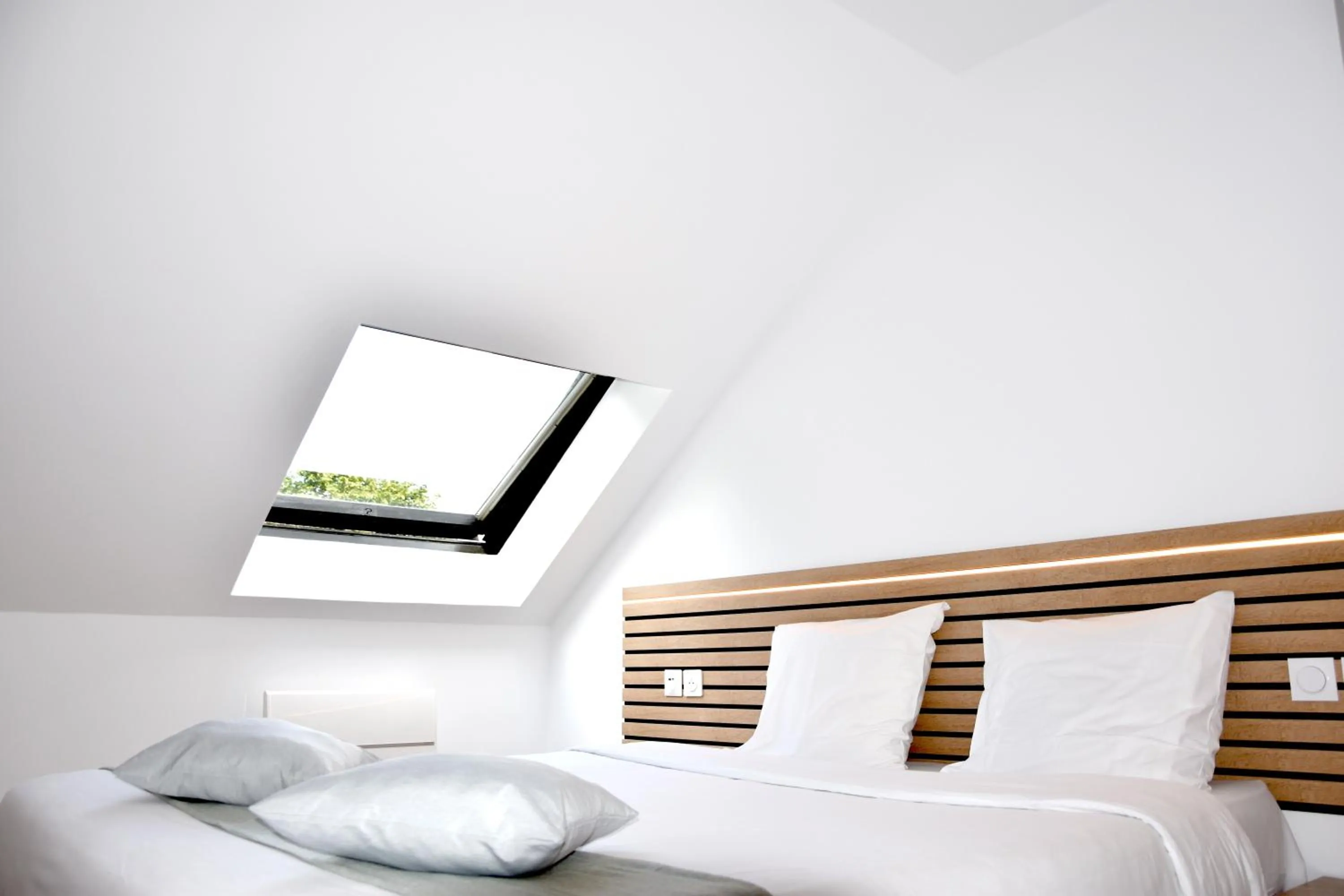 Bed in Hotel Bagatelle Paris Nord Roissy - ex Inter-Hotel