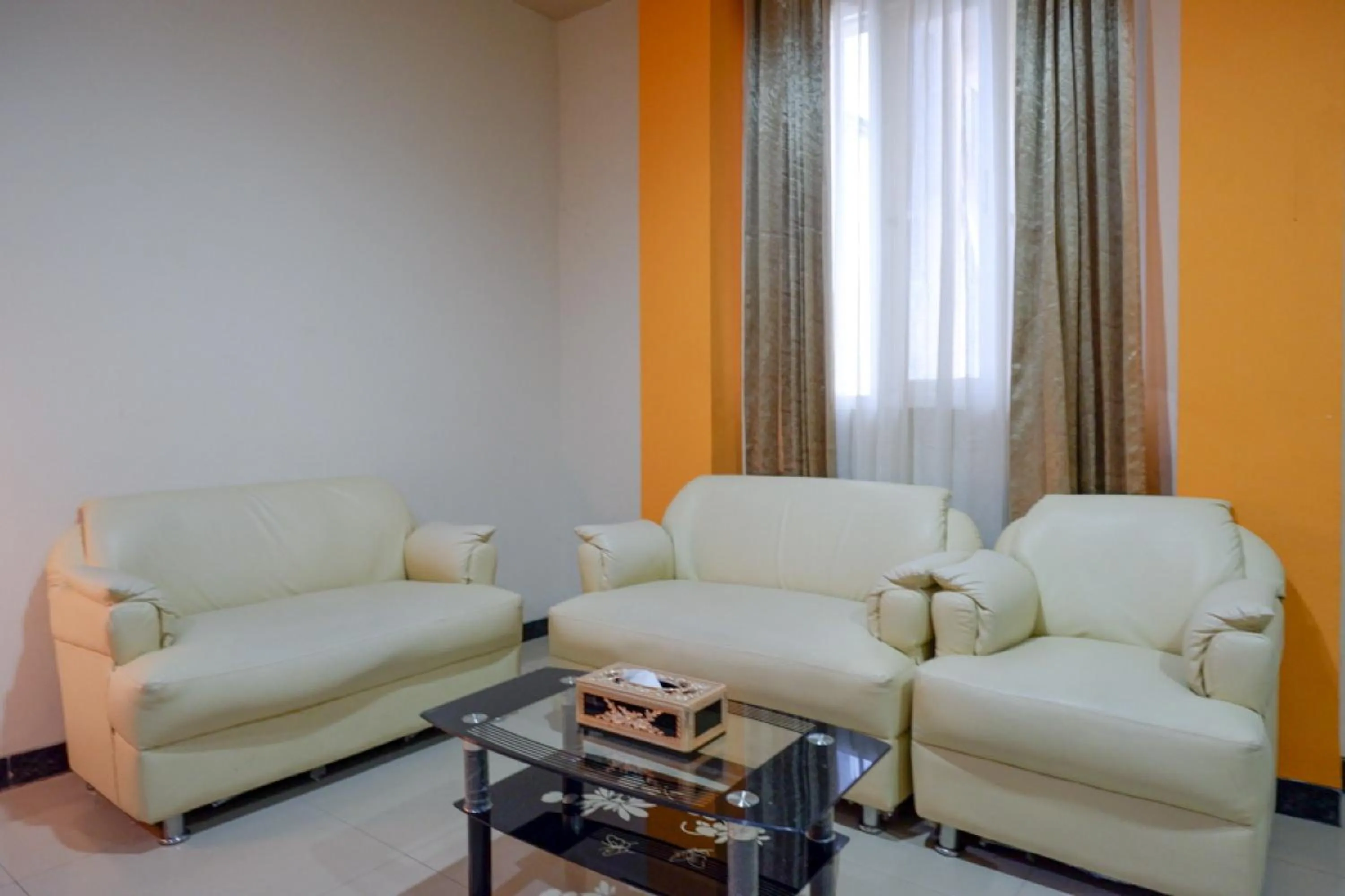 Living room in RedDoorz Plus @ Cameloan Hotel Palu