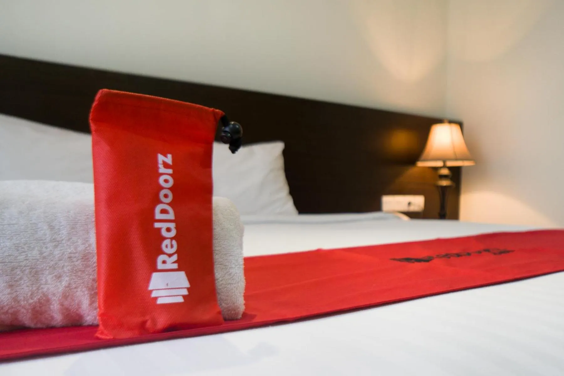 Bedroom, Bed in RedDoorz Plus @ Cameloan Hotel Palu