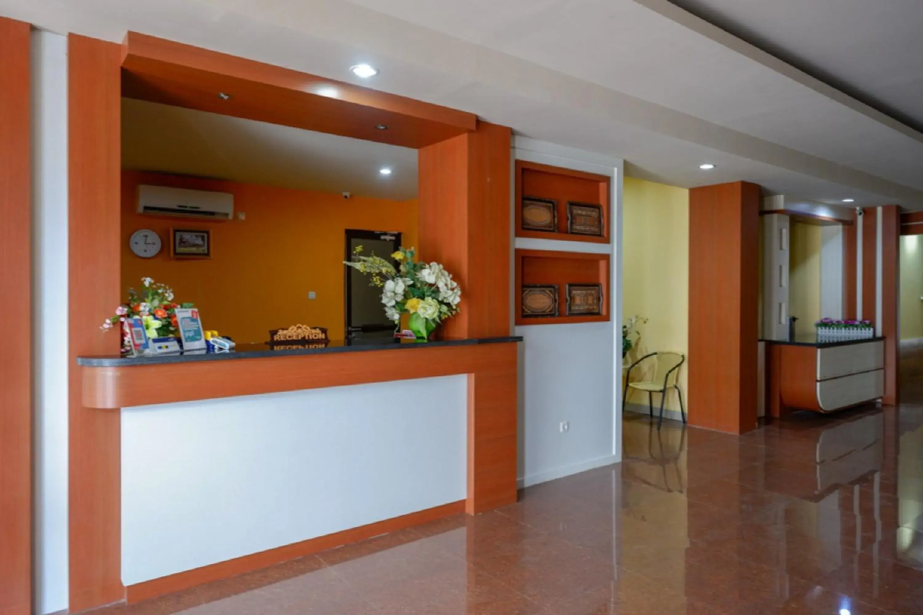 Lobby or reception in RedDoorz Plus @ Cameloan Hotel Palu Lobby or reception in RedDoorz Plus @ Cameloan Hotel Palu