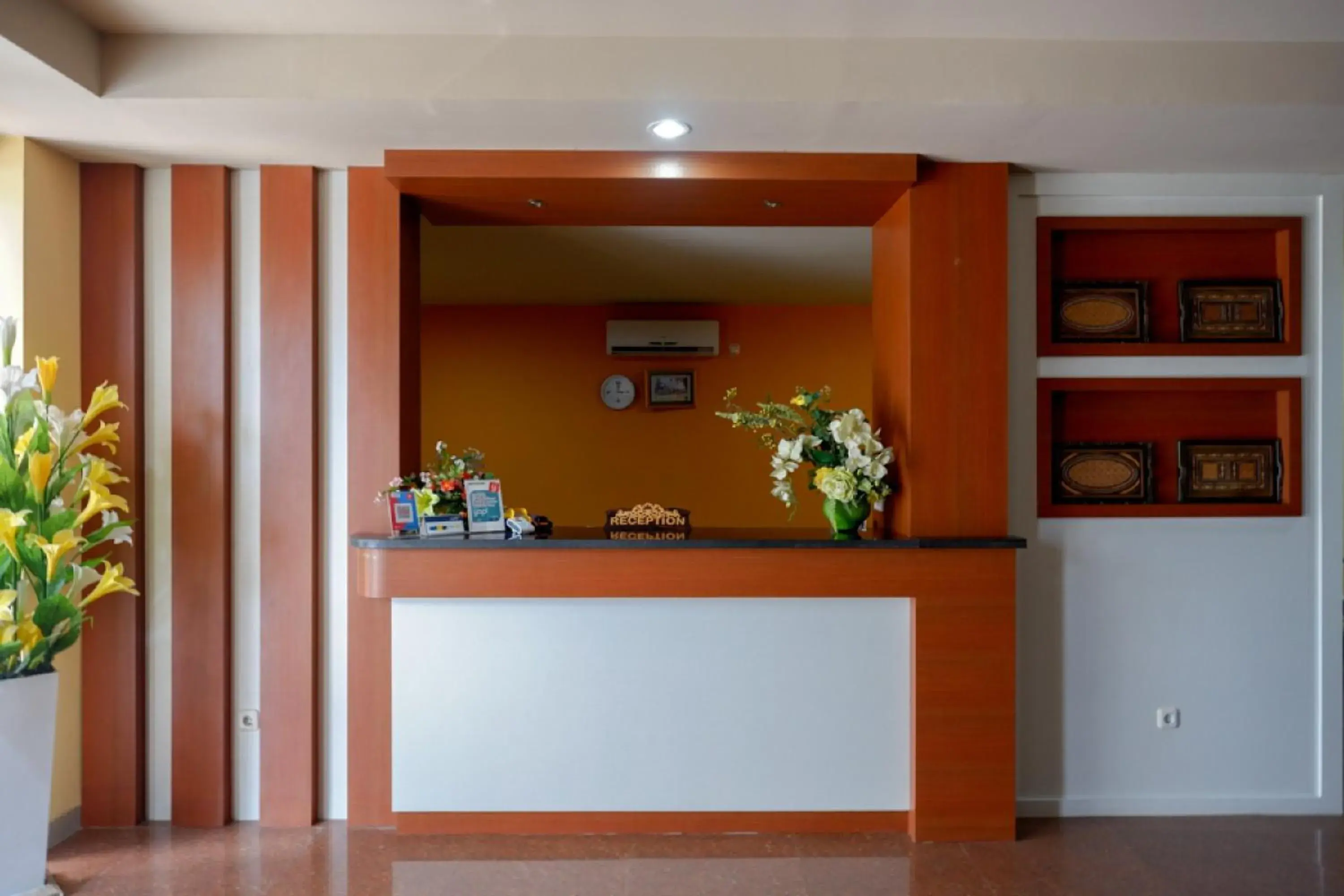 Lobby or reception in RedDoorz Plus @ Cameloan Hotel Palu Lobby or reception in RedDoorz Plus @ Cameloan Hotel Palu