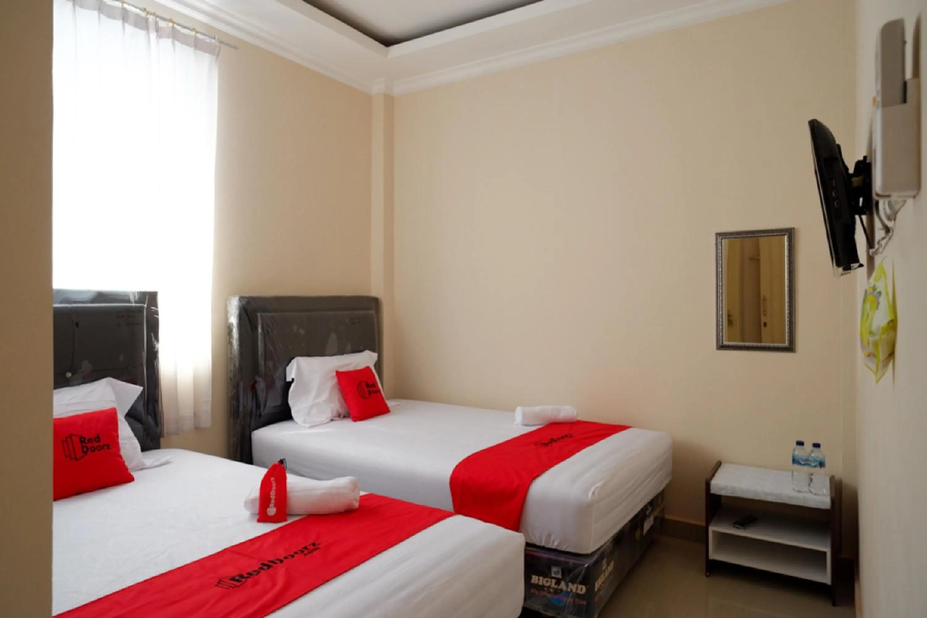 Bed in RedDoorz near Millenium Waterpark Palu