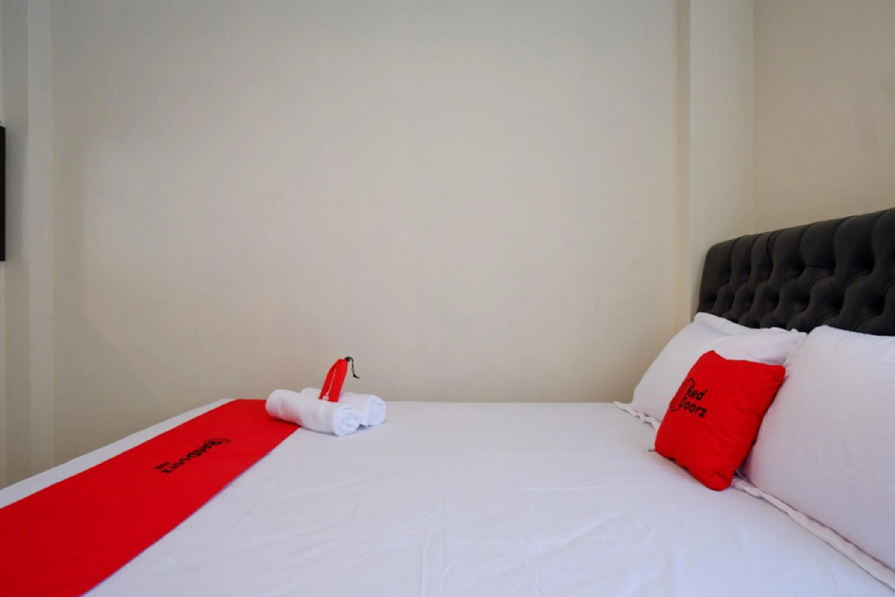 Bed in RedDoorz near Millenium Waterpark Palu