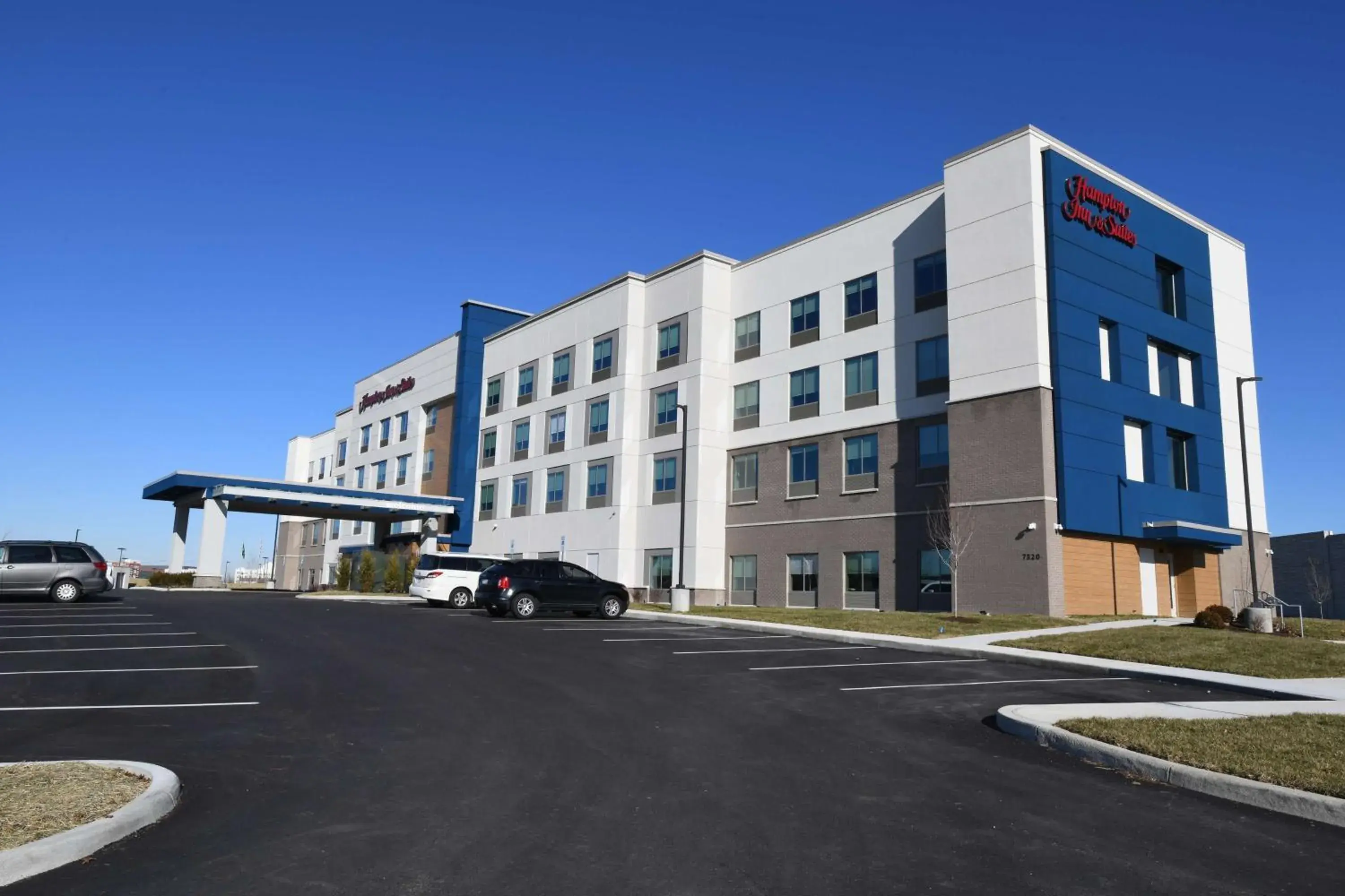 Property building in Hampton Inn & Suites Cincinnati Liberty Township Property building in Hampton Inn & Suites Cincinnati Liberty Township