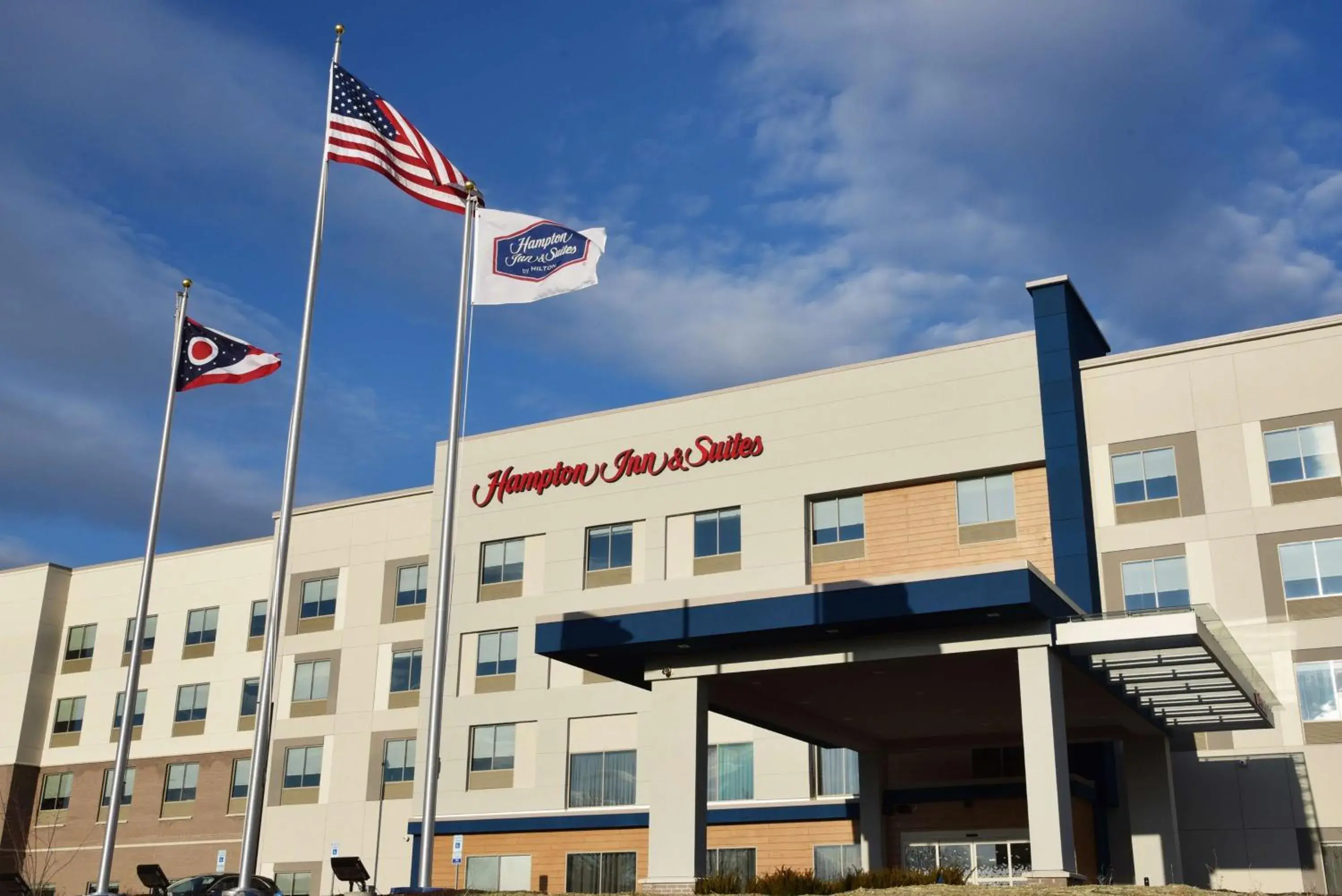 Property building in Hampton Inn & Suites Cincinnati Liberty Township Property building in Hampton Inn & Suites Cincinnati Liberty Township