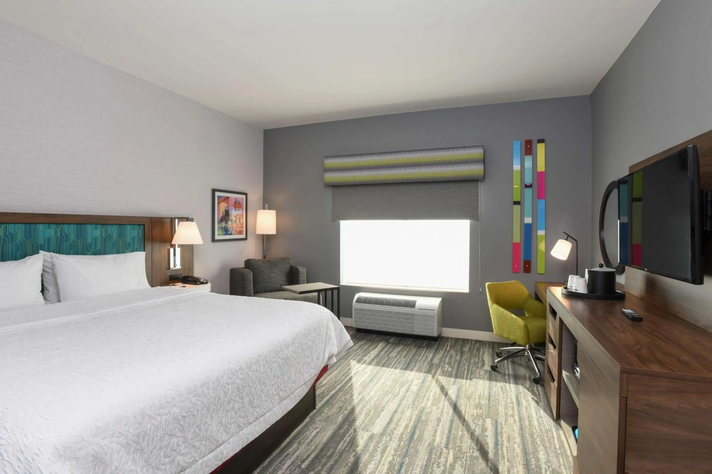 Bedroom, Bed in Hampton Inn & Suites Cincinnati Liberty Township