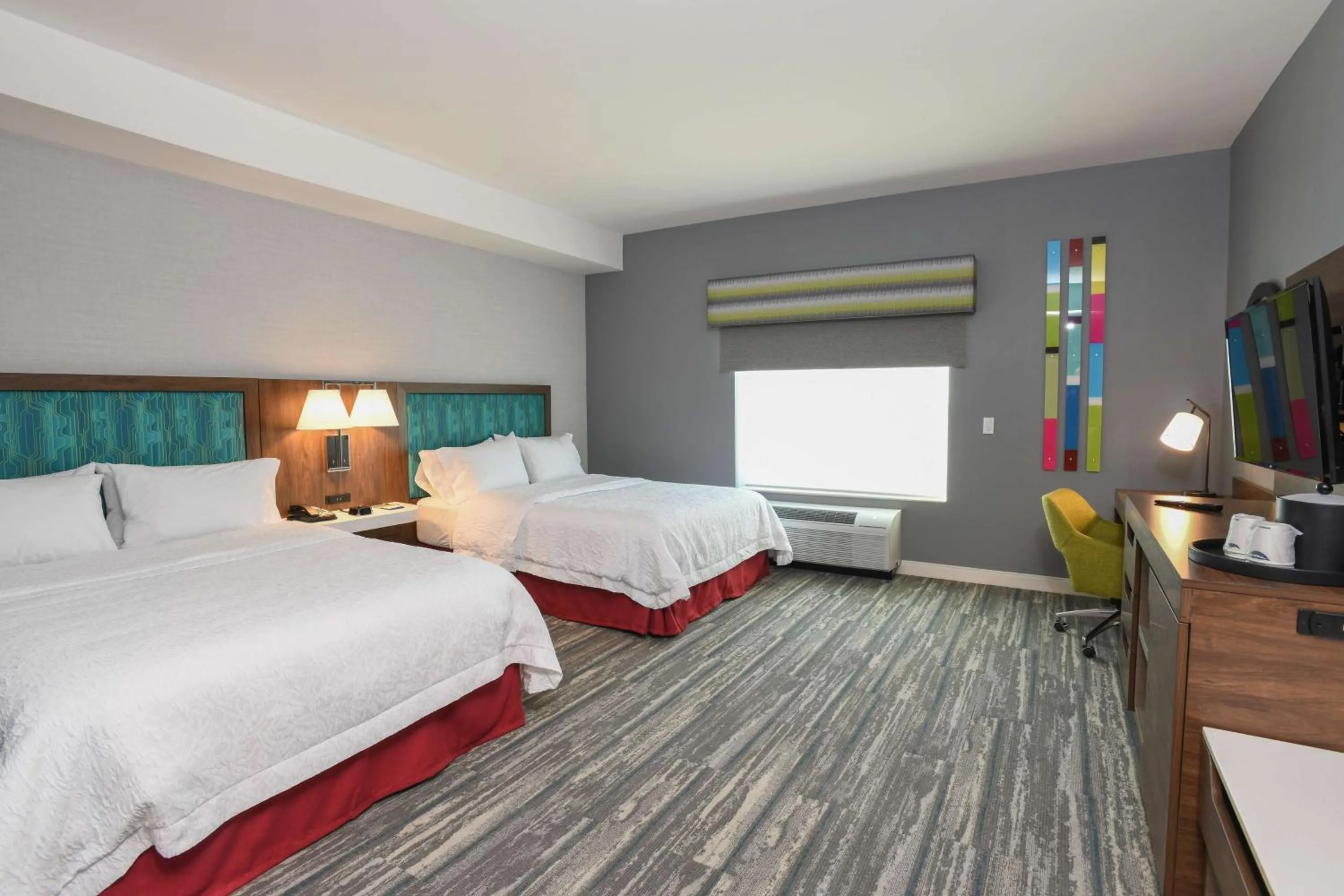 Bedroom, Bed in Hampton Inn & Suites Cincinnati Liberty Township