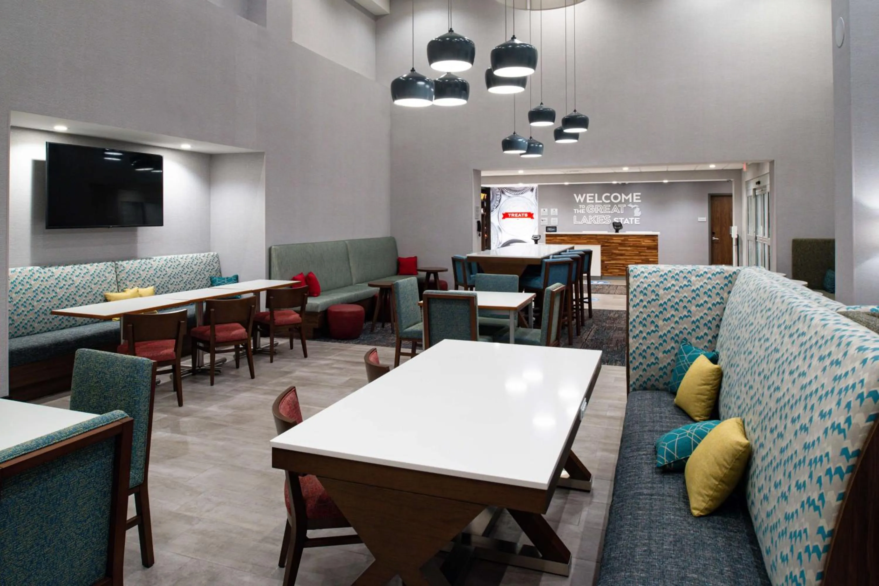 Breakfast in Hampton Inn & Suites Adrian, Mi